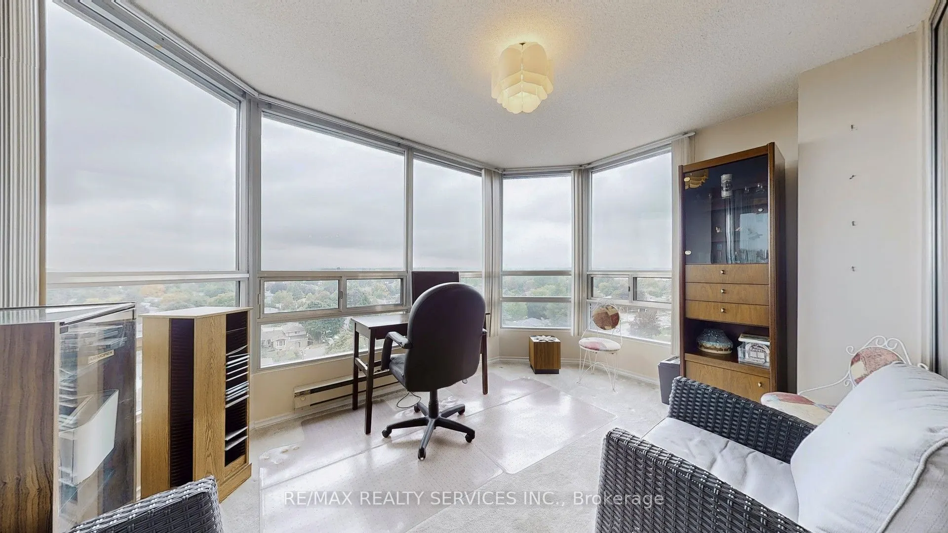 330 Mill Street S, #909