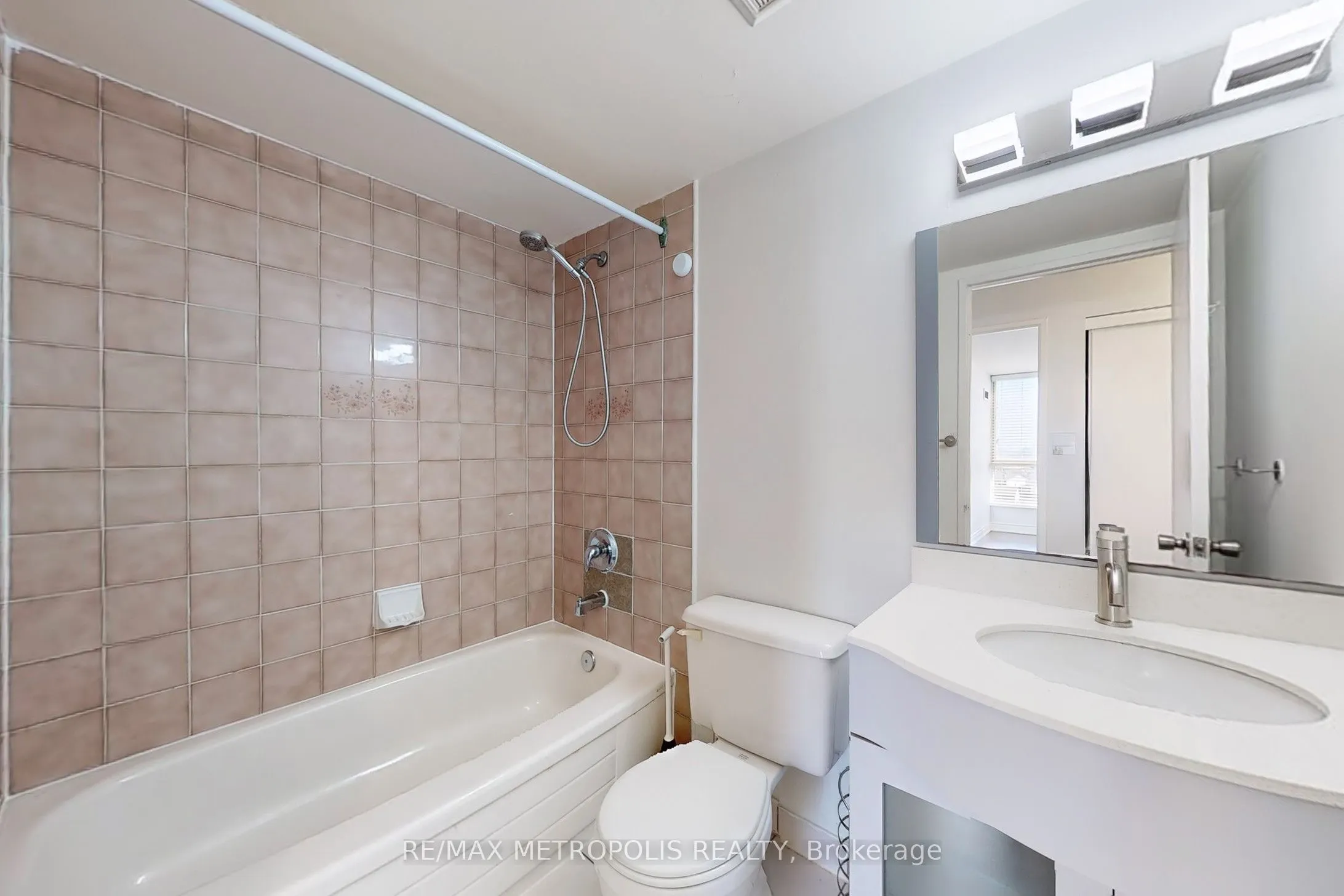 2901 Kipling Avenue, #606
