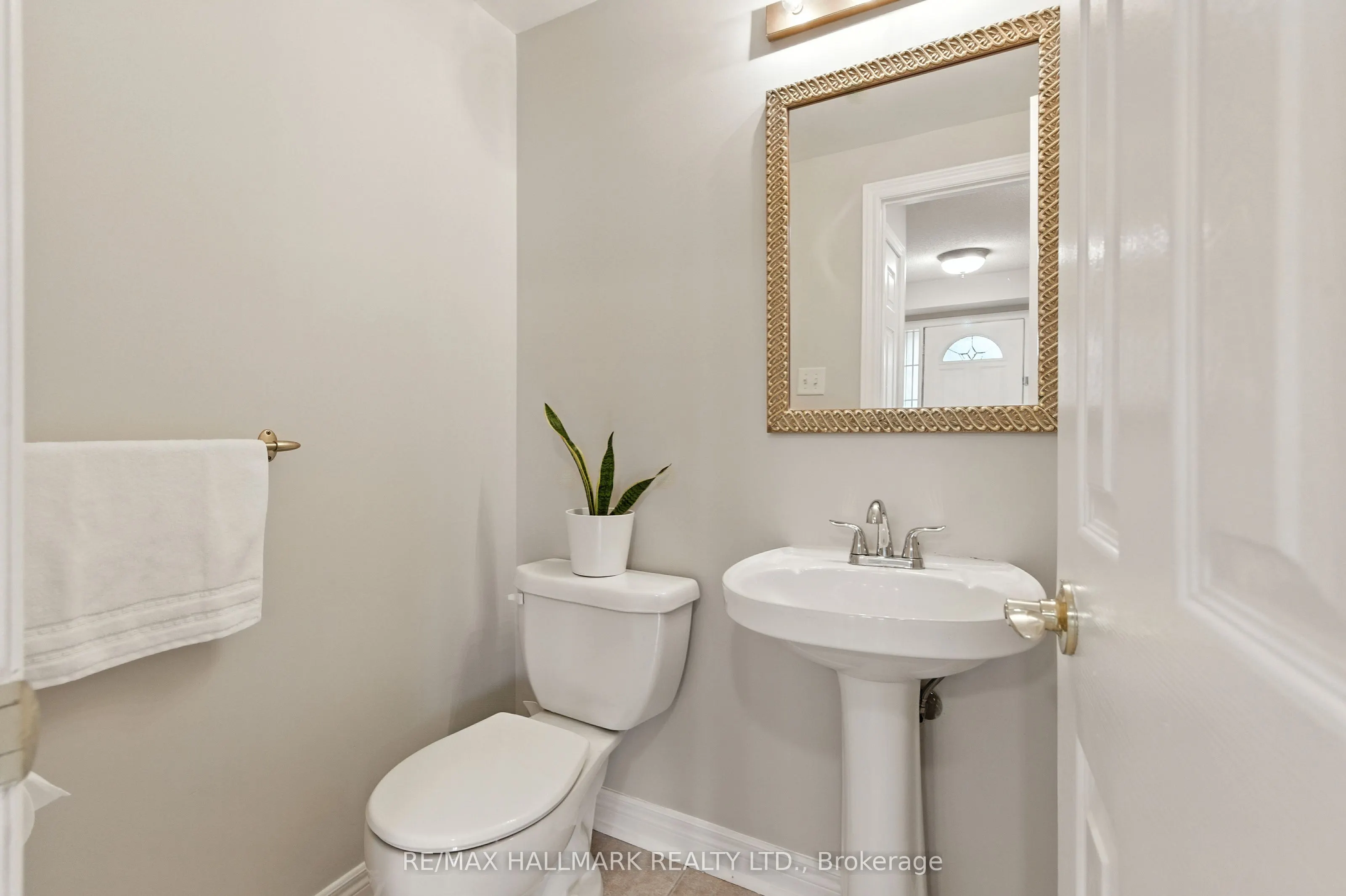 3288 Equestrian Crescent