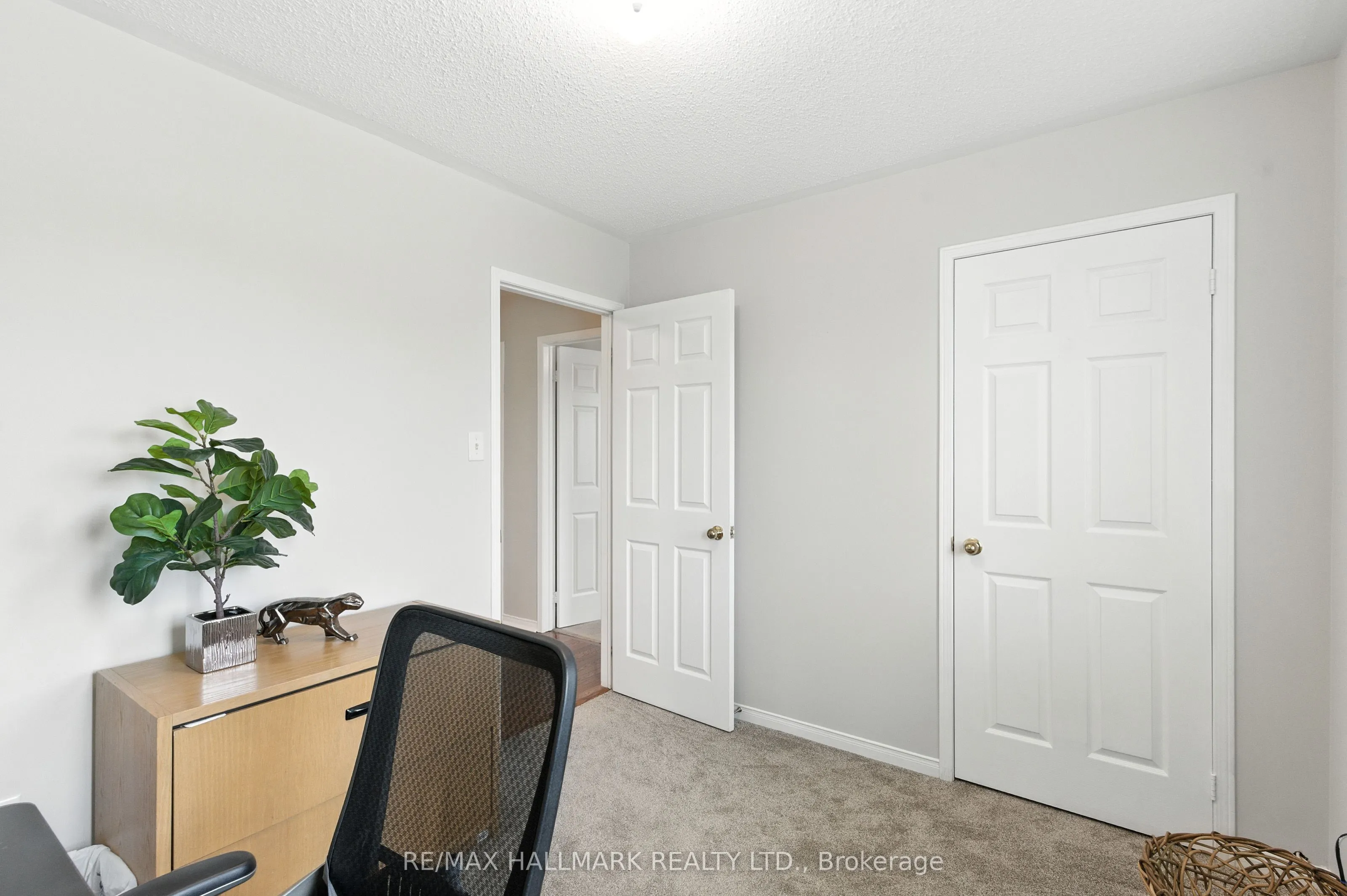 3288 Equestrian Crescent