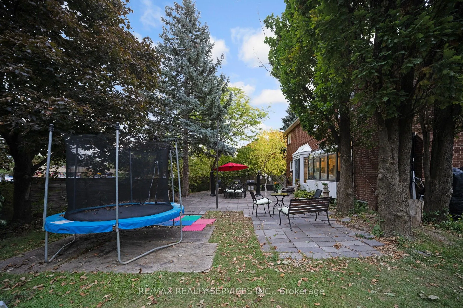 74 Leeward Drive N