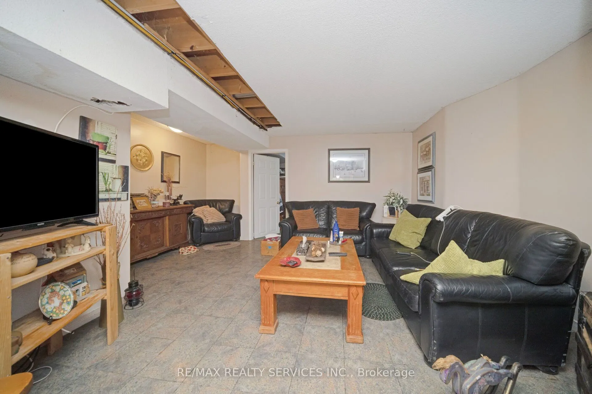 74 Leeward Drive N