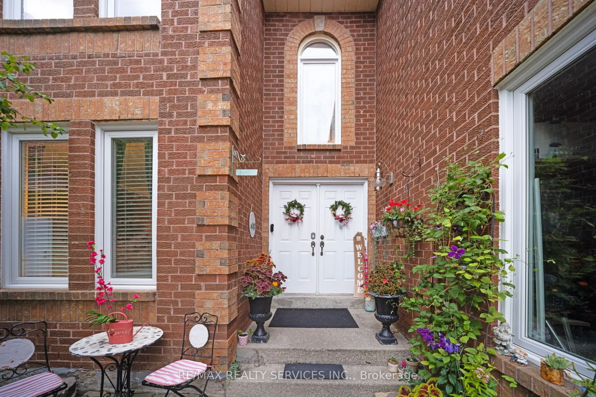 74 Leeward Drive N