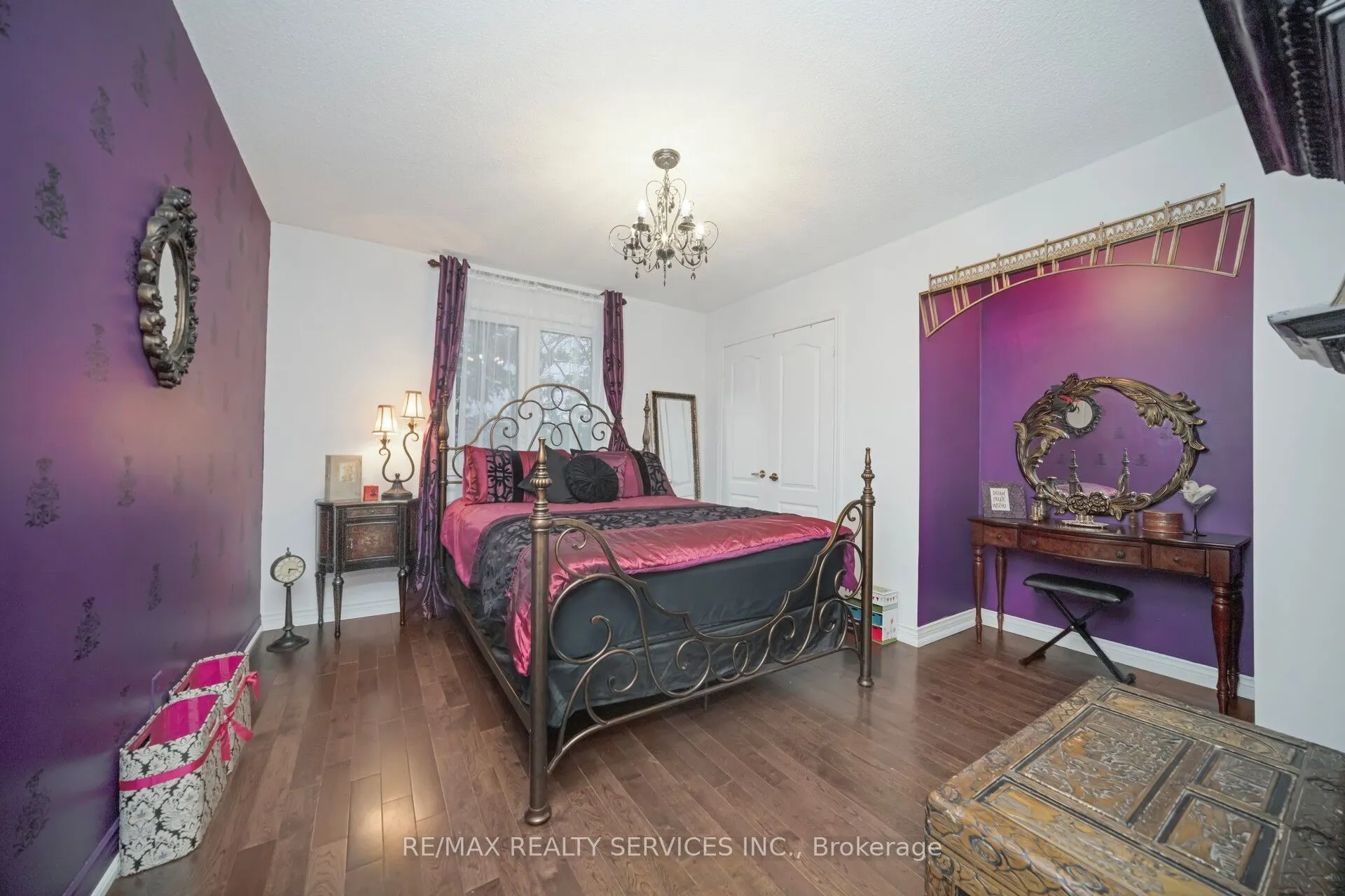 74 Leeward Drive N