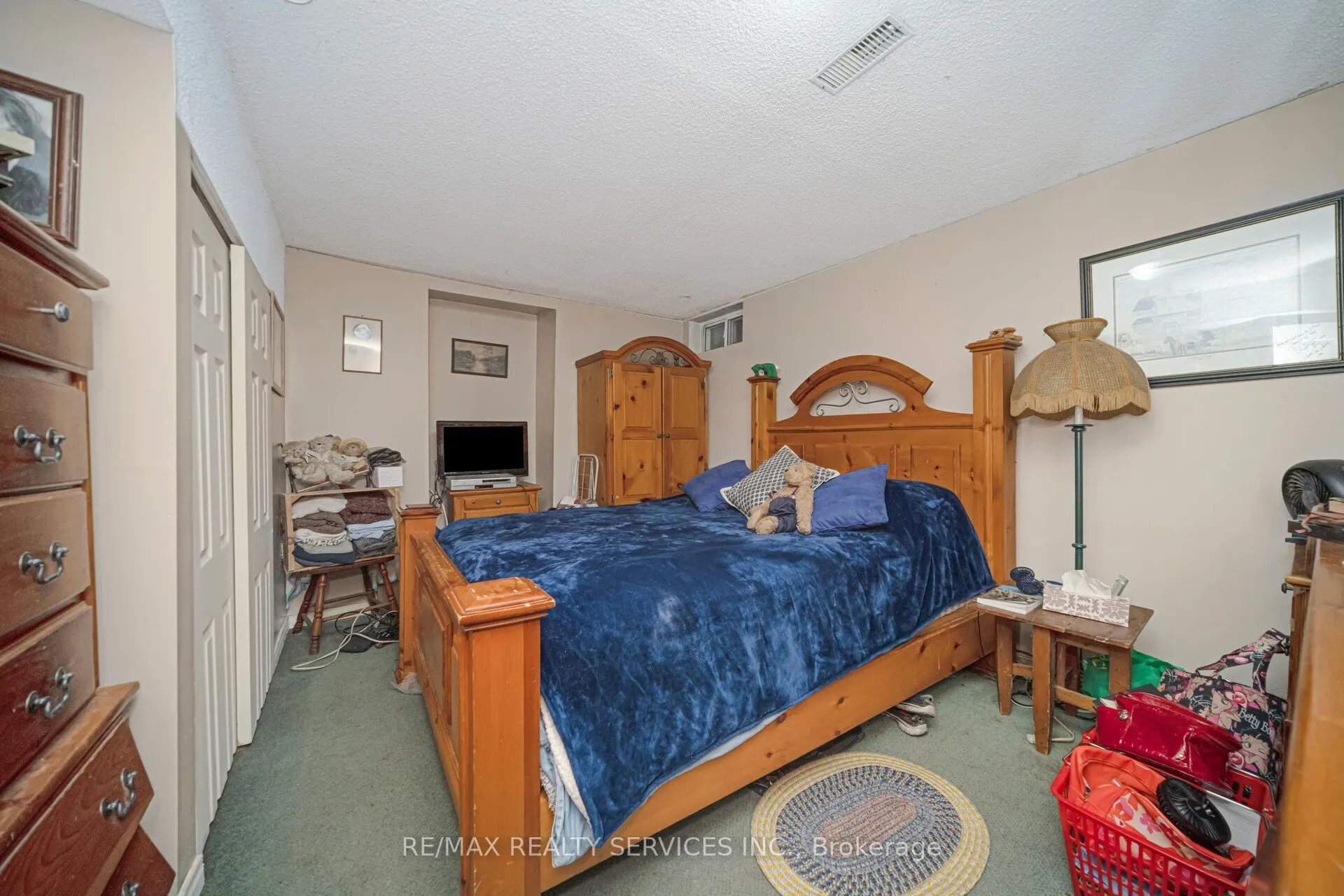 74 Leeward Drive N