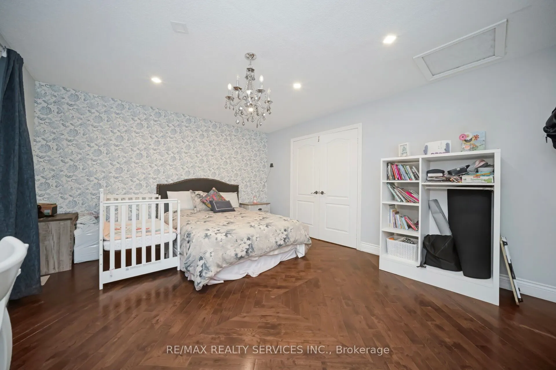 74 Leeward Drive N