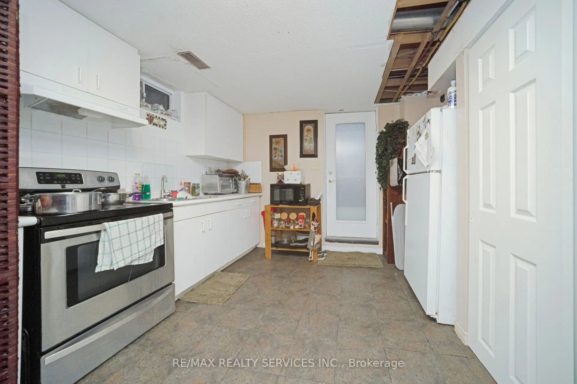 74 Leeward Drive N