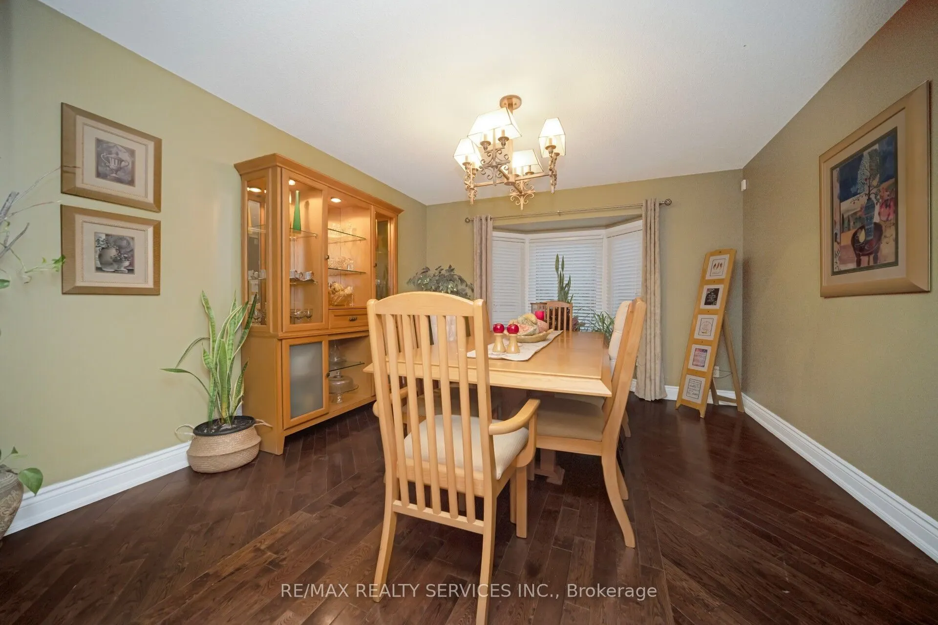 74 Leeward Drive N