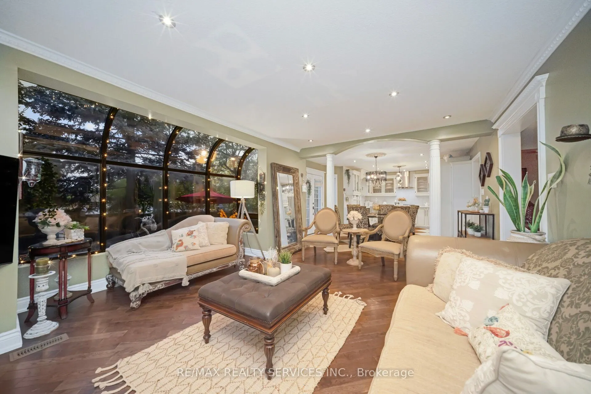 74 Leeward Drive N