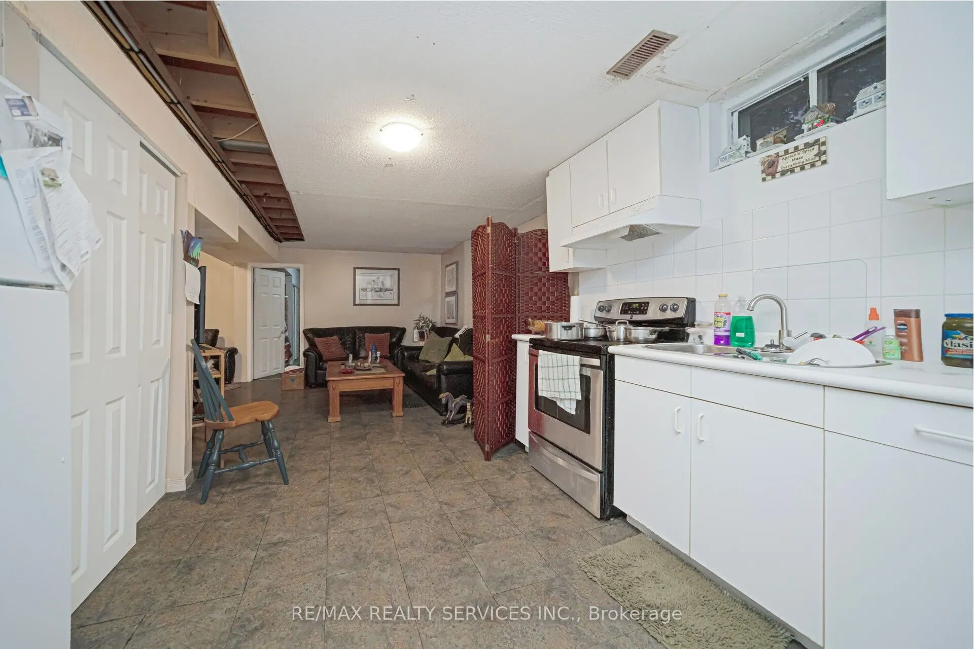 74 Leeward Drive N