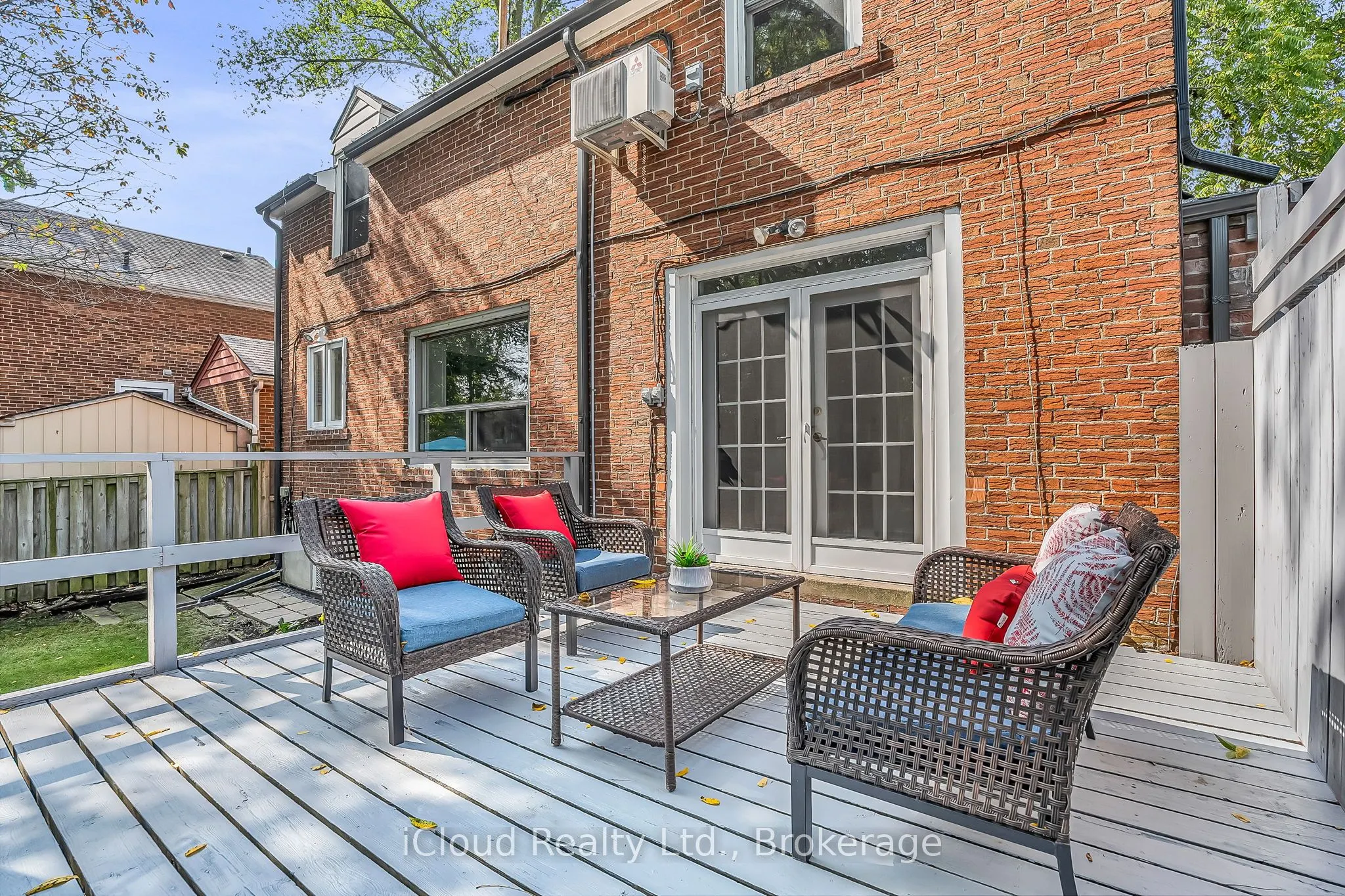 4691 Dundas Street W