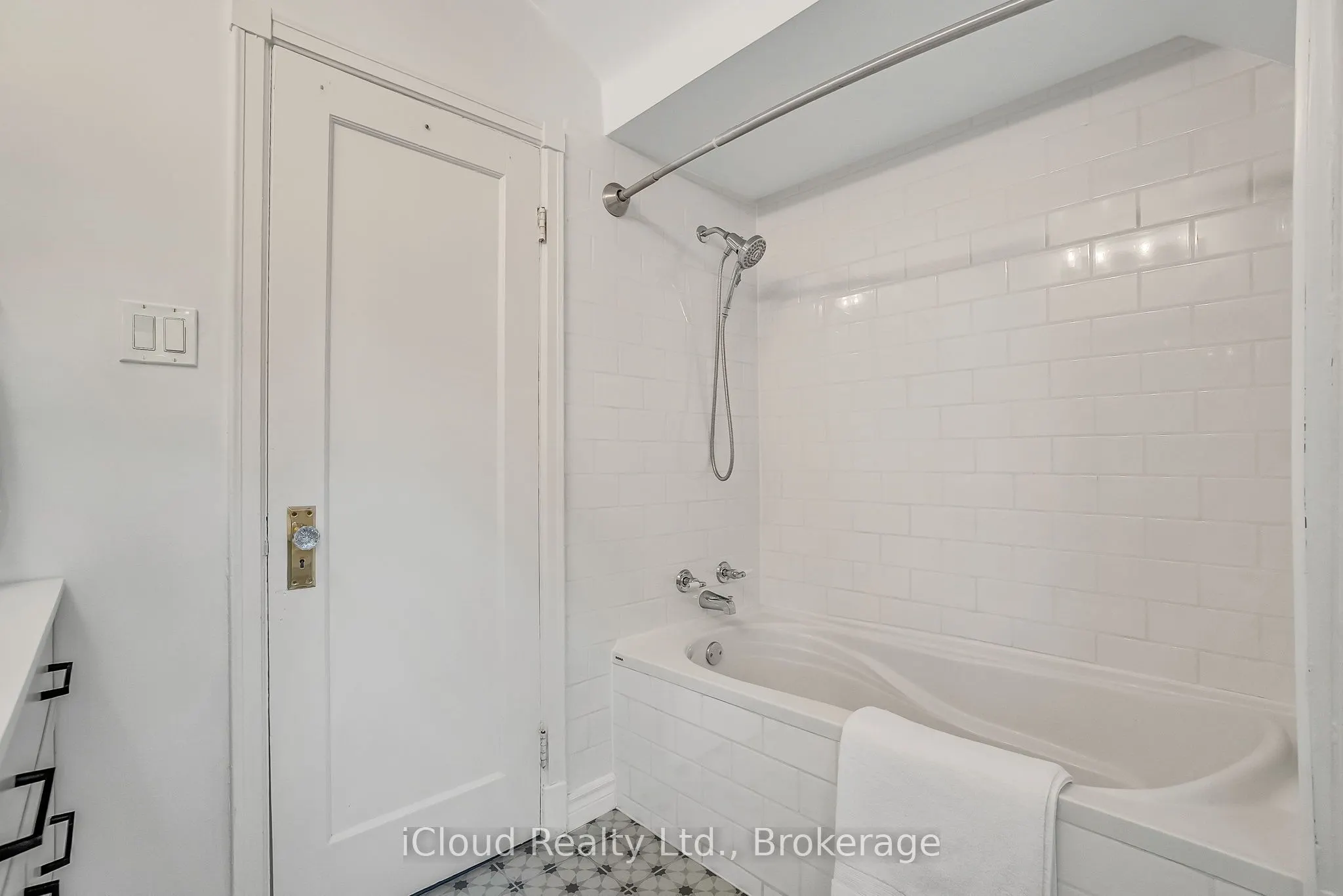4691 Dundas Street W