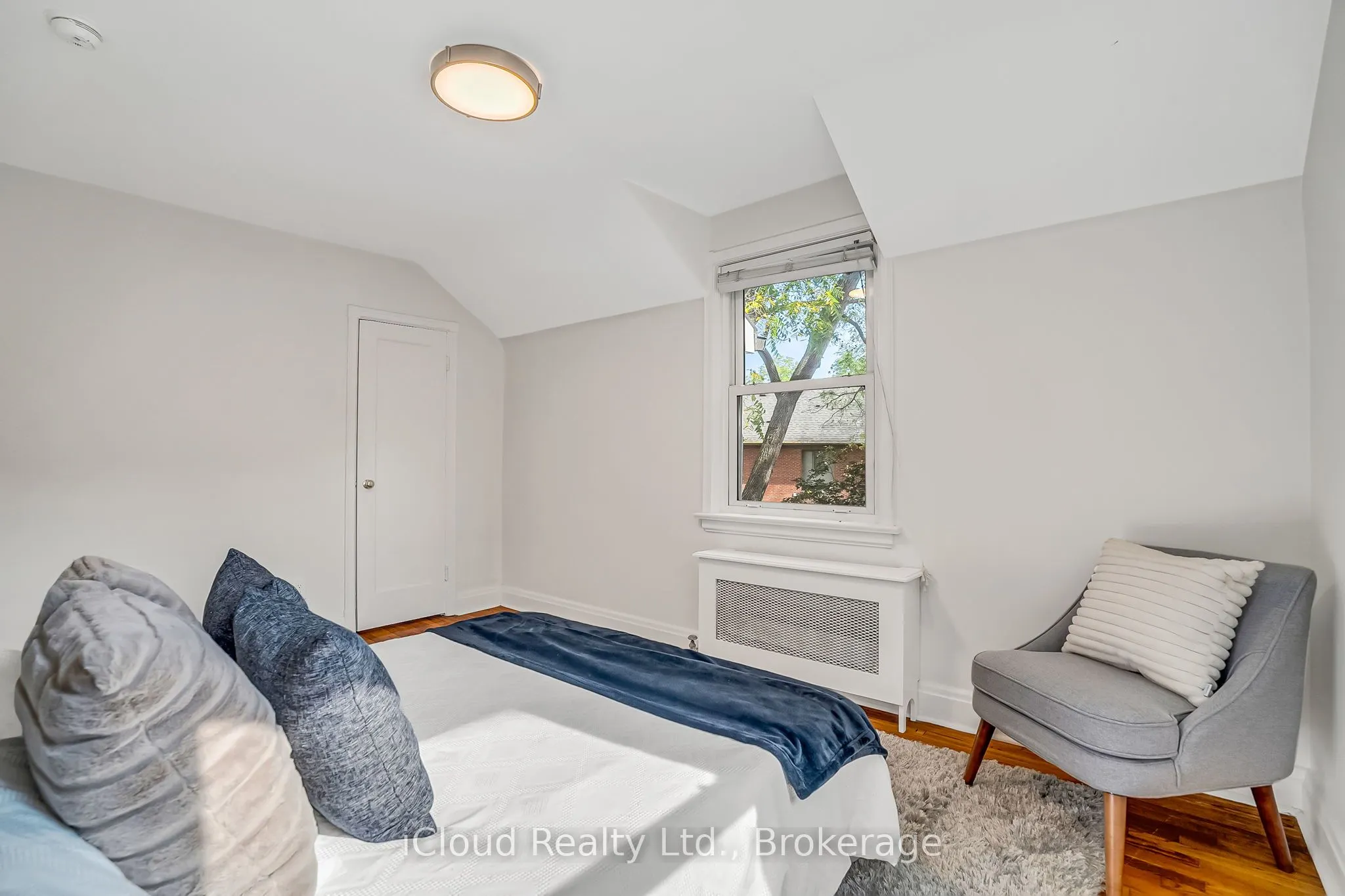 4691 Dundas Street W