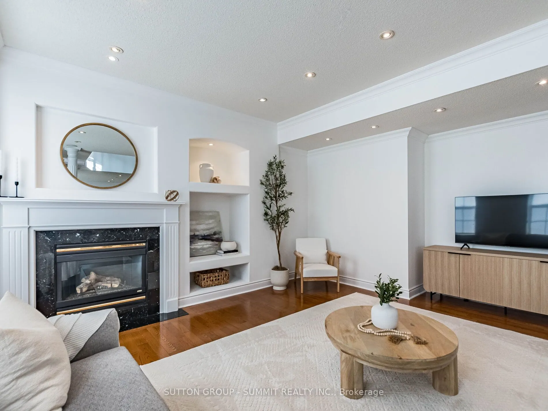 7123 GILLESPIE Lane