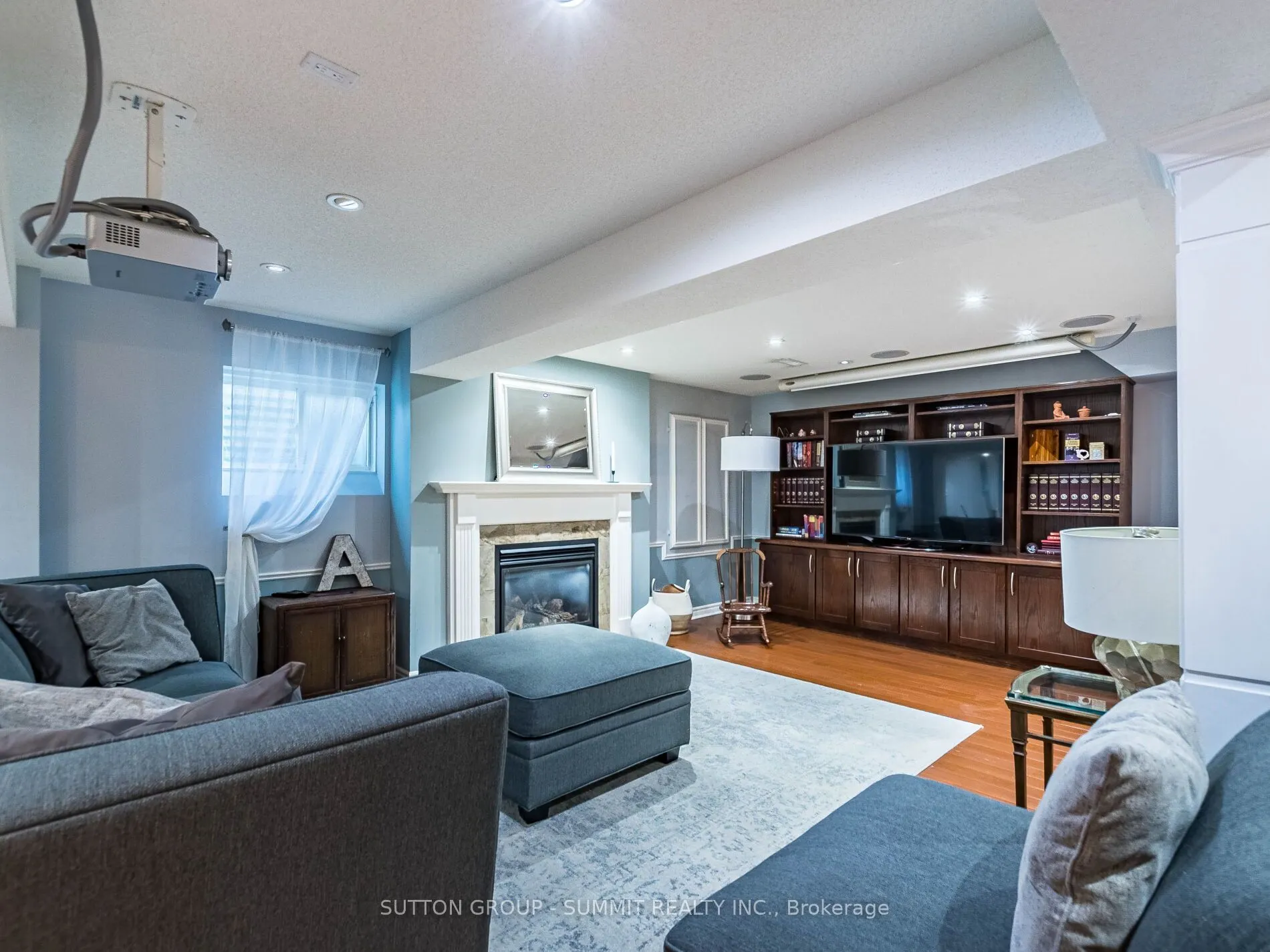 7123 GILLESPIE Lane