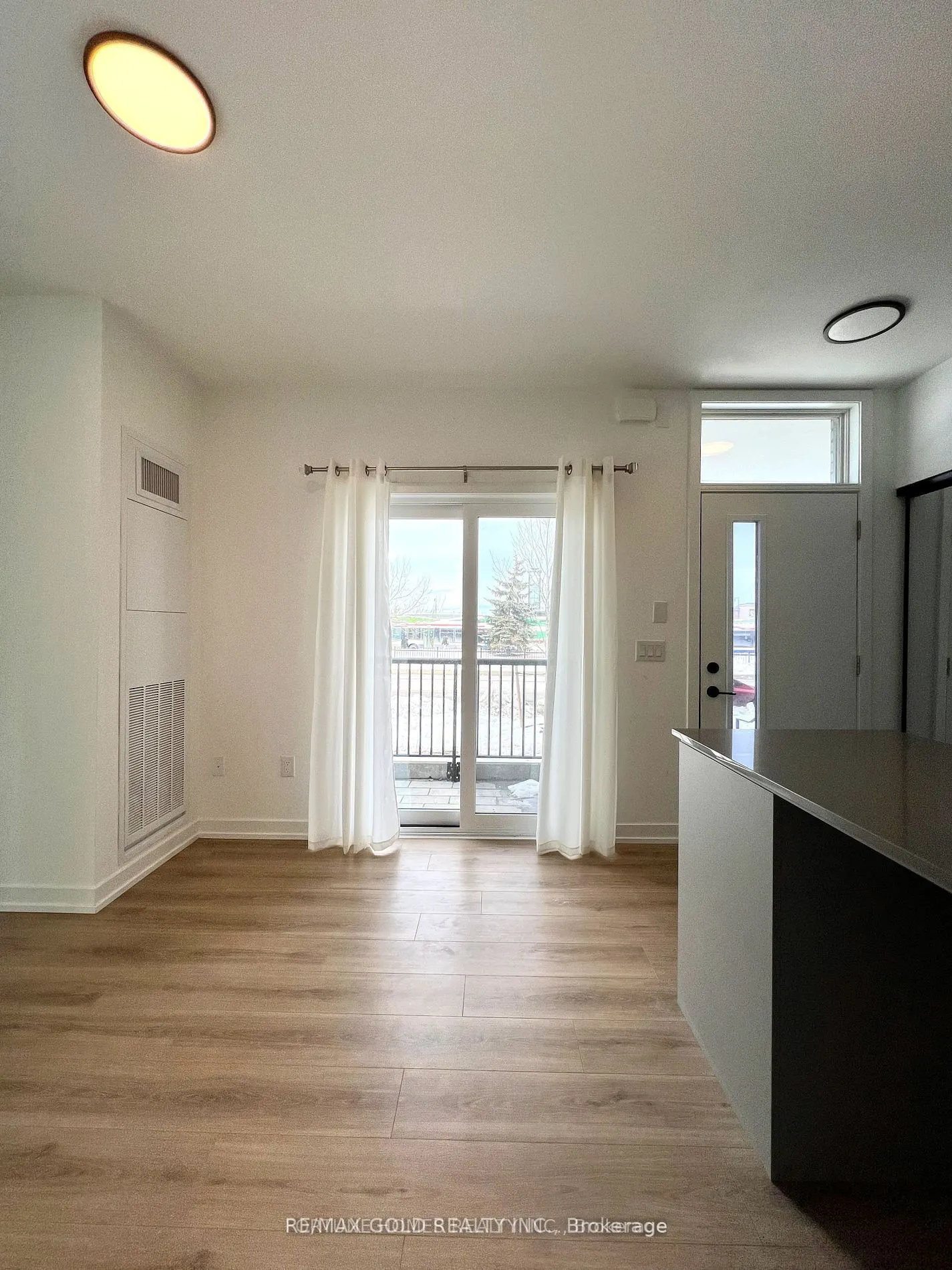 30 Lagerfeld Drive, #8