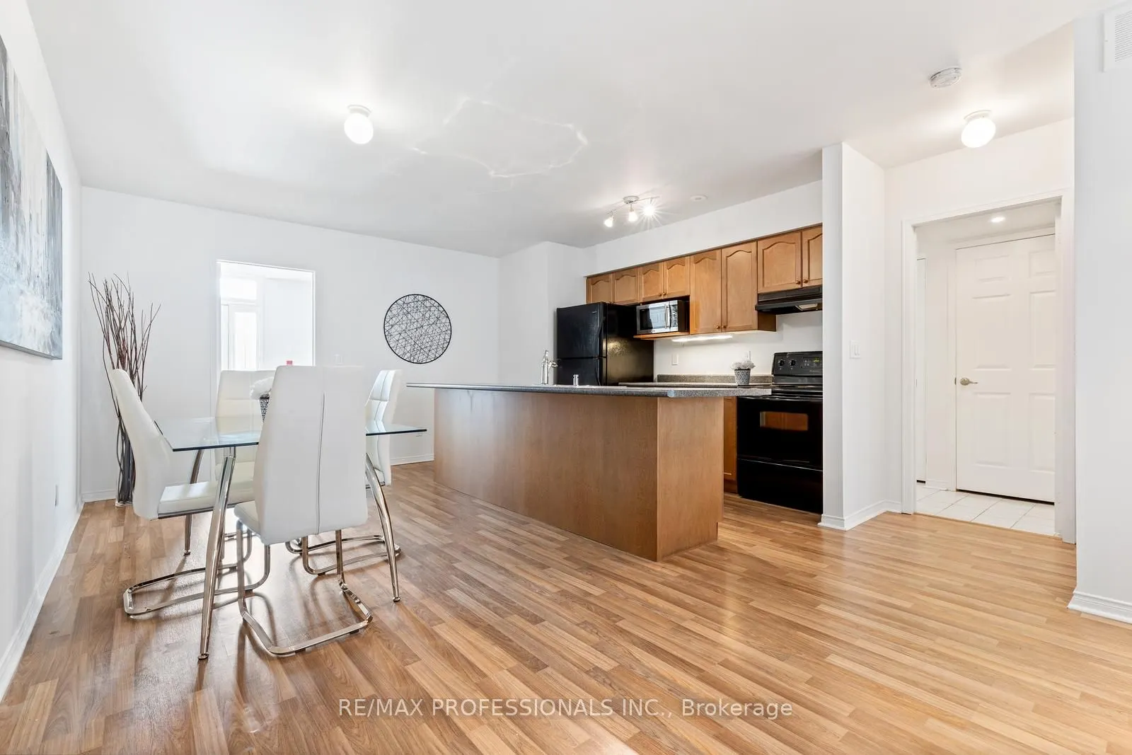 3400 Lake Shore Boulevard W, #104