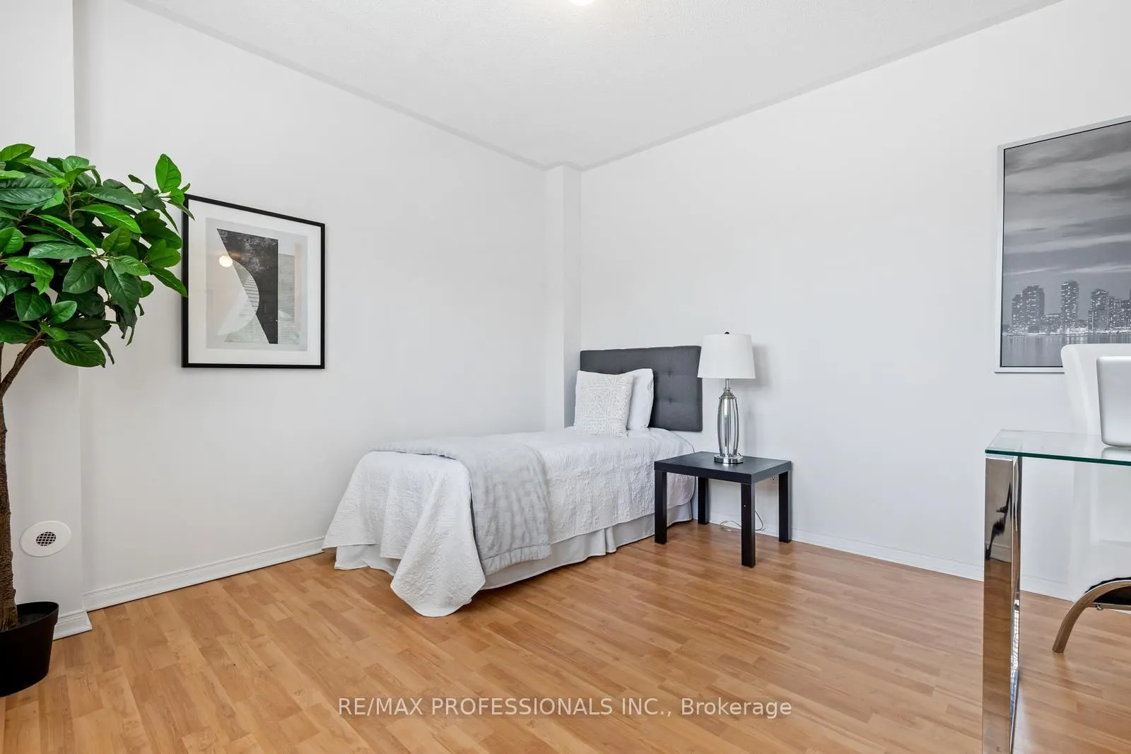 3400 Lake Shore Boulevard W, #104