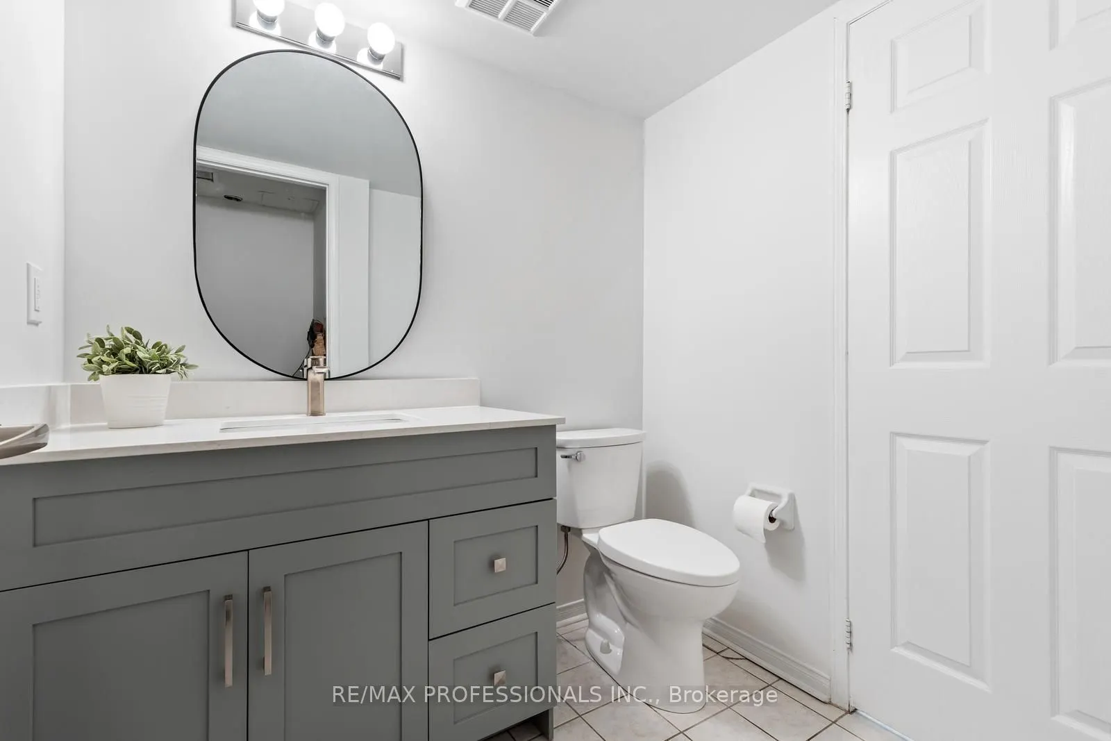 3400 Lake Shore Boulevard W, #104