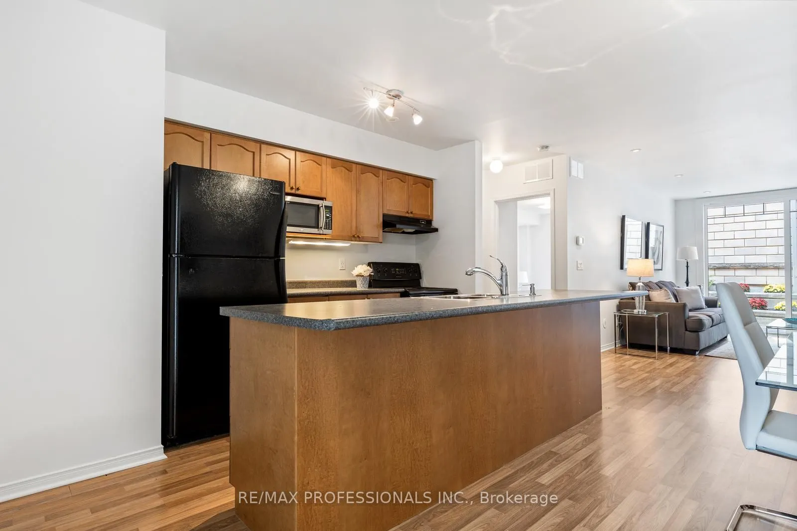 3400 Lake Shore Boulevard W, #104