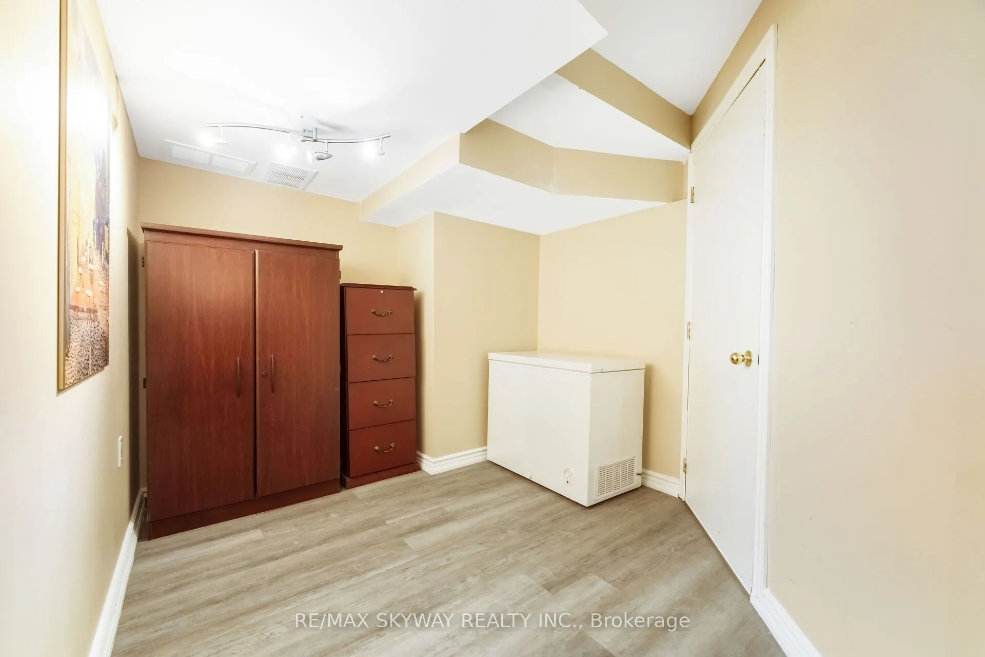 57 Banington Crescent