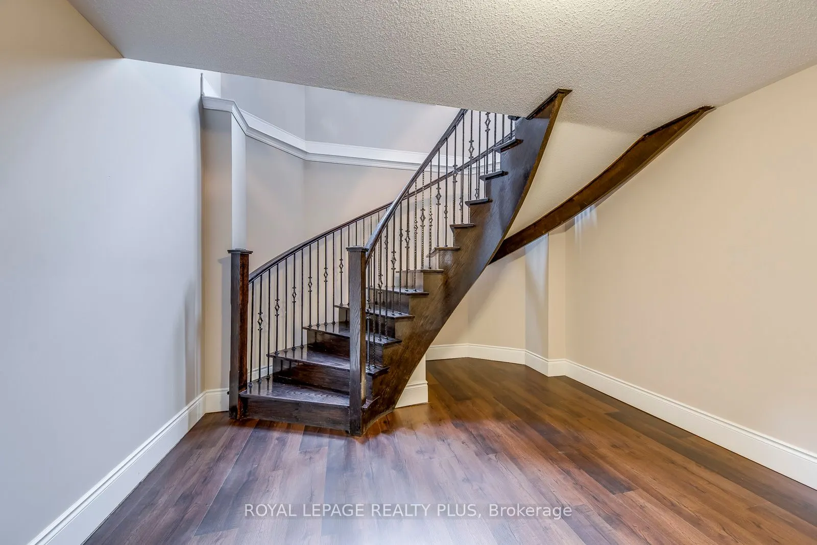 3121 Trailside Drive