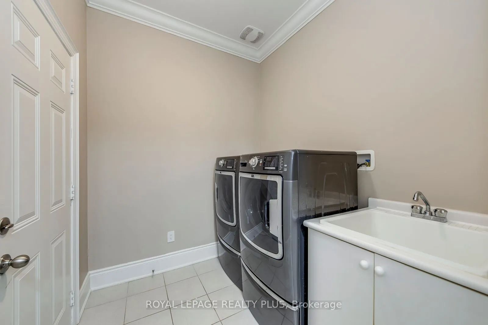 3121 Trailside Drive