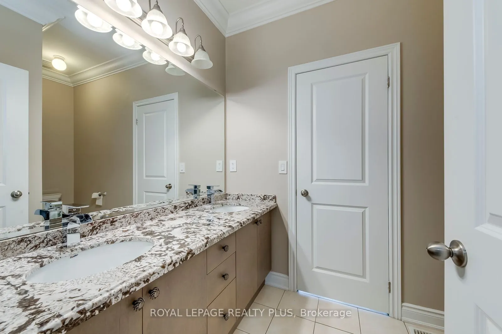 3121 Trailside Drive