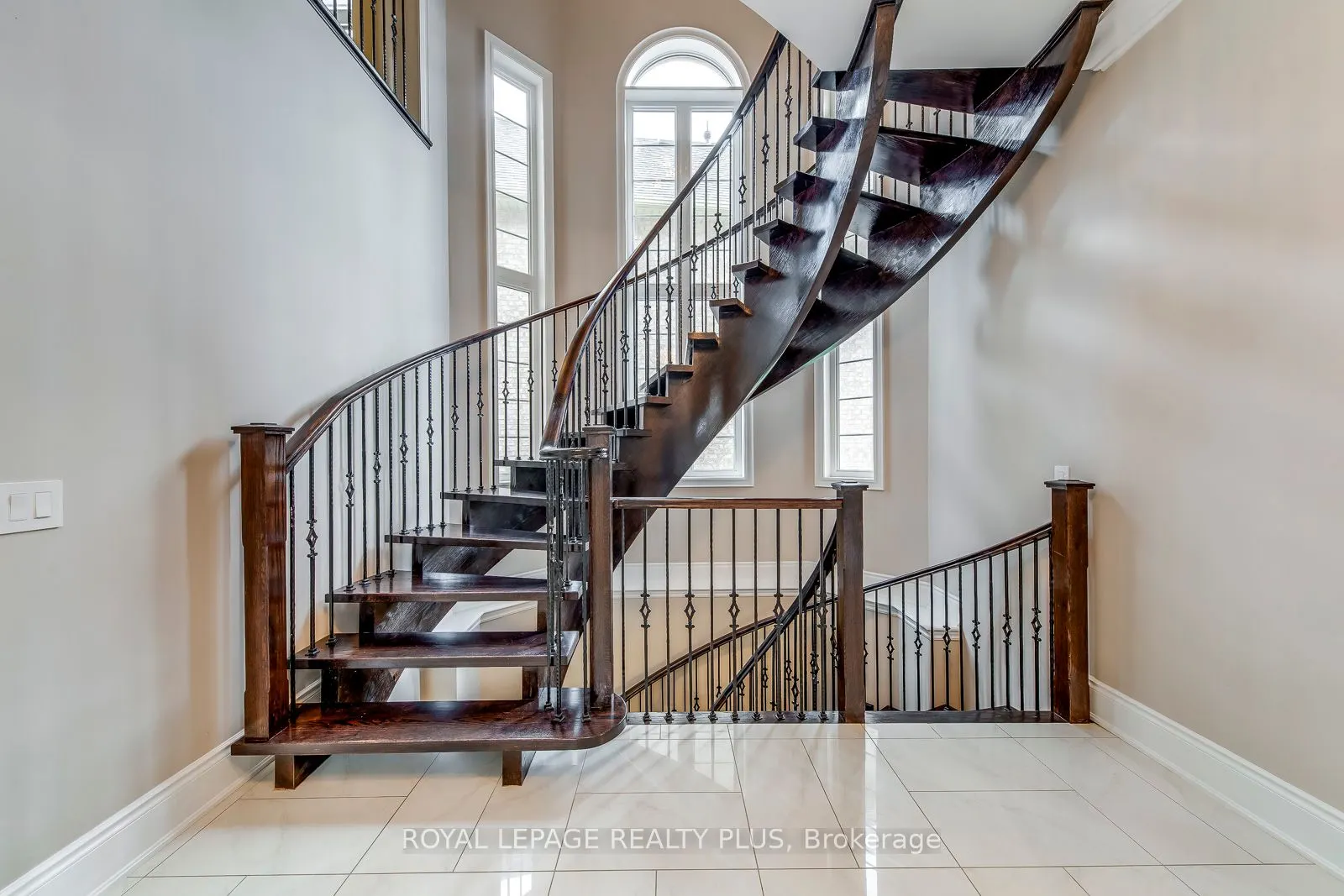 3121 Trailside Drive
