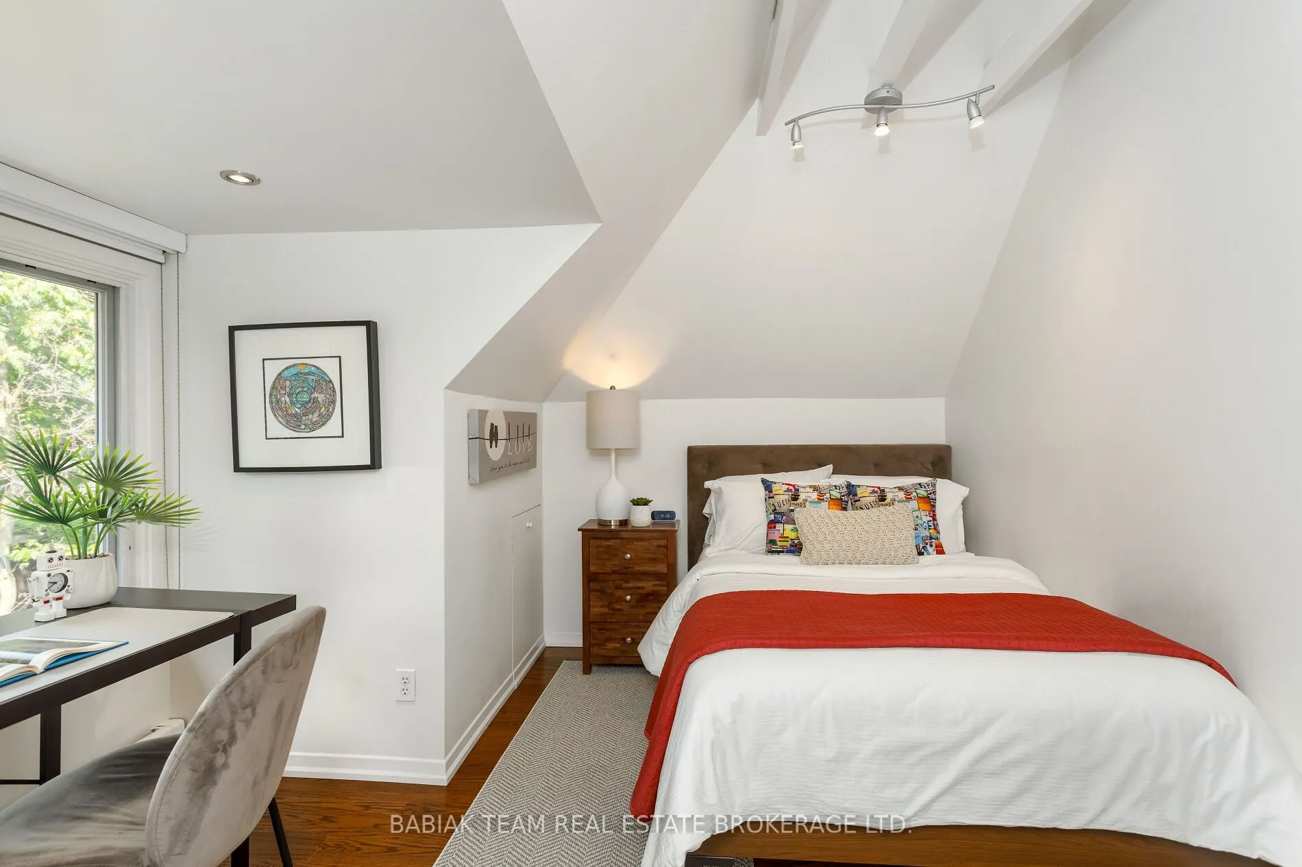 60 Hewitt Avenue