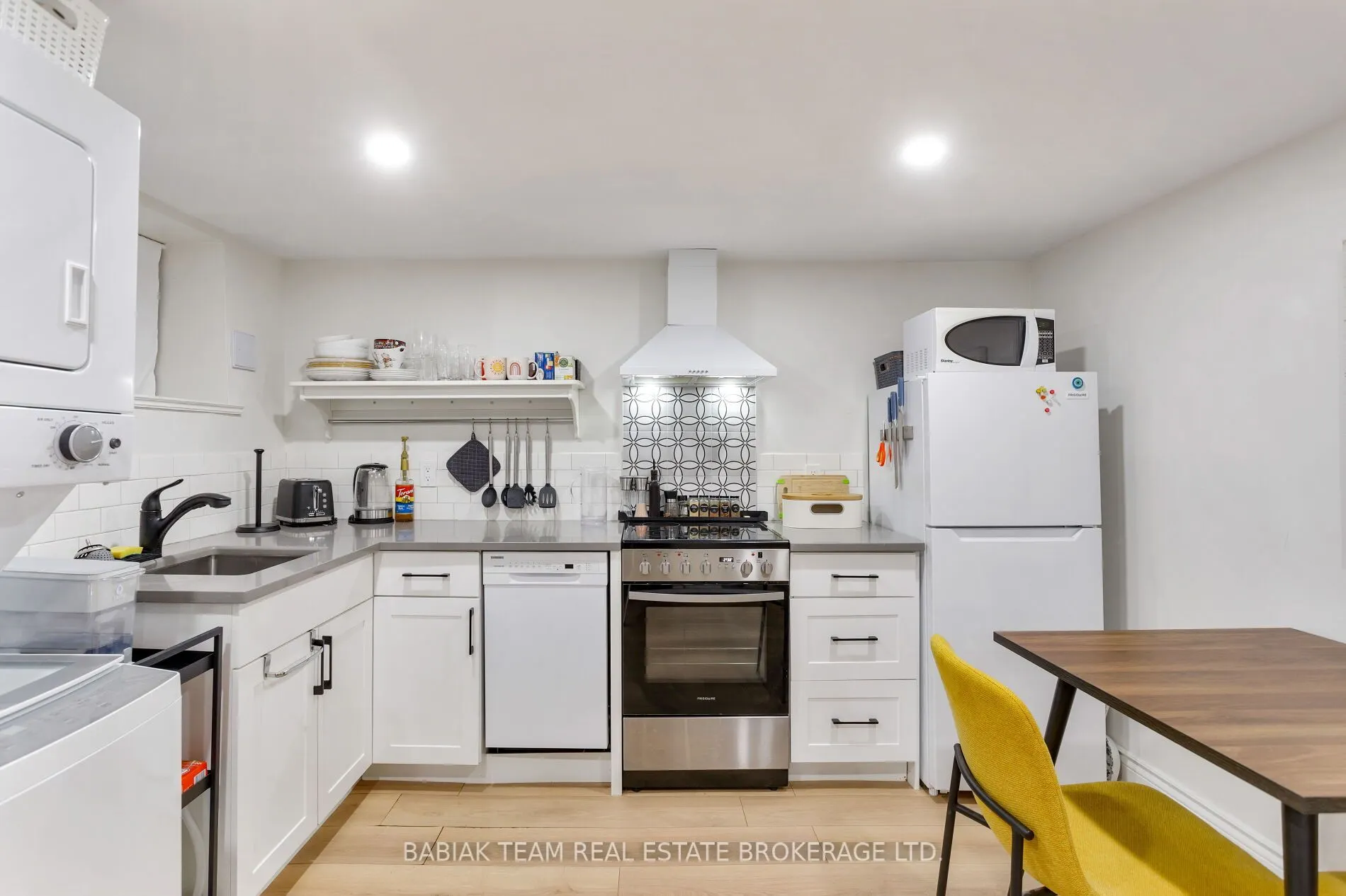 60 Hewitt Avenue