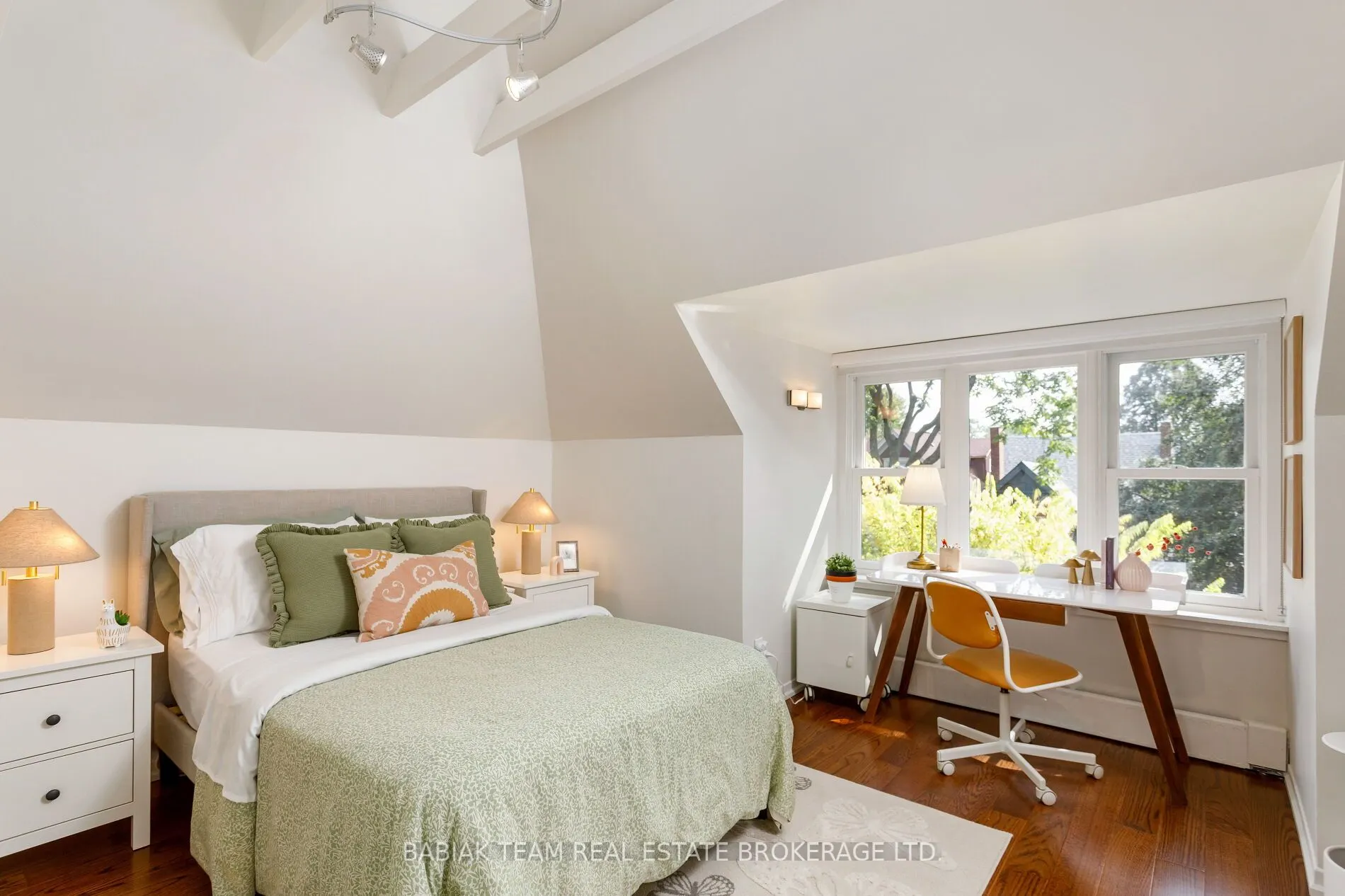 60 Hewitt Avenue