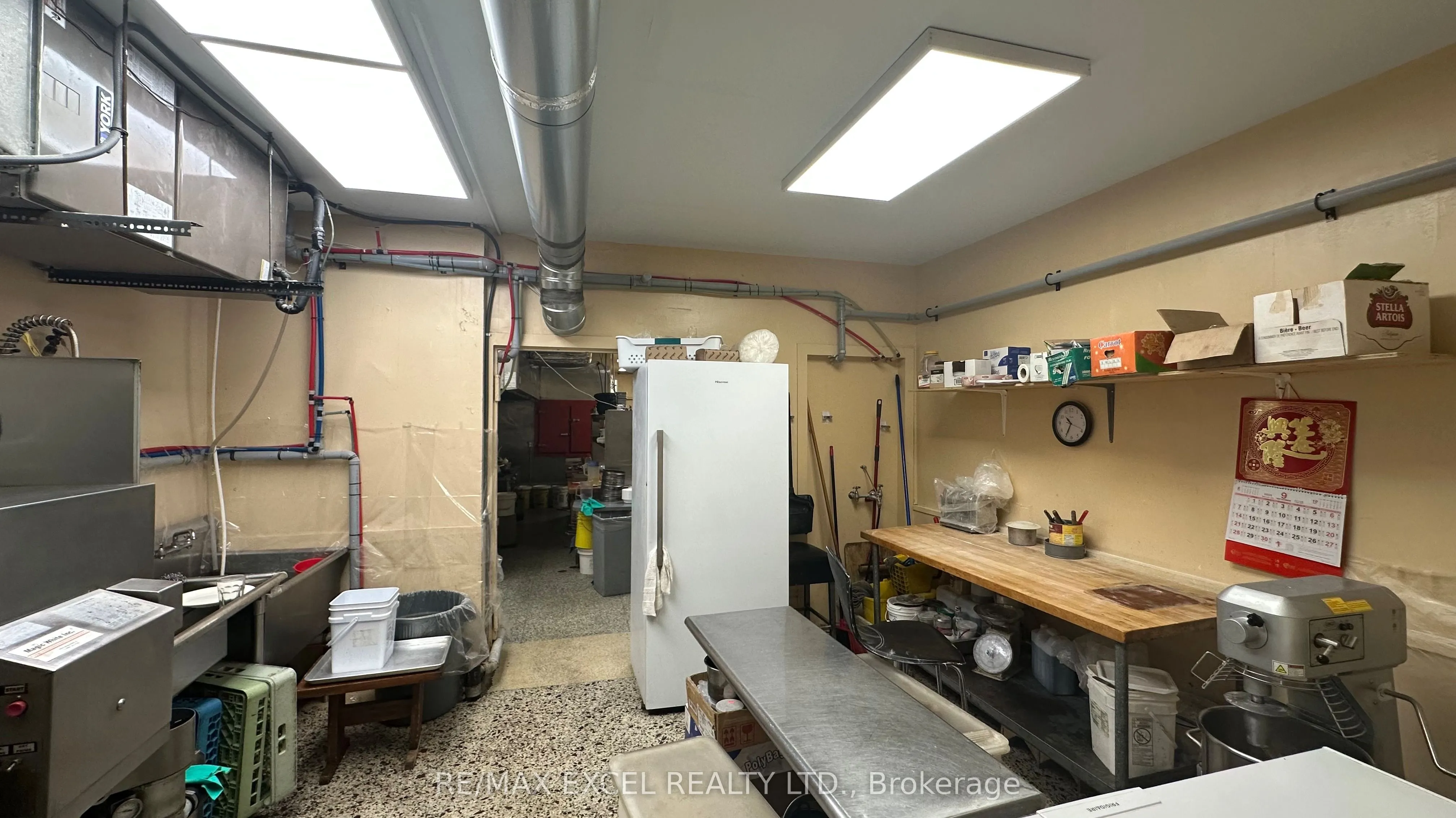 2904 DUNDAS Street W