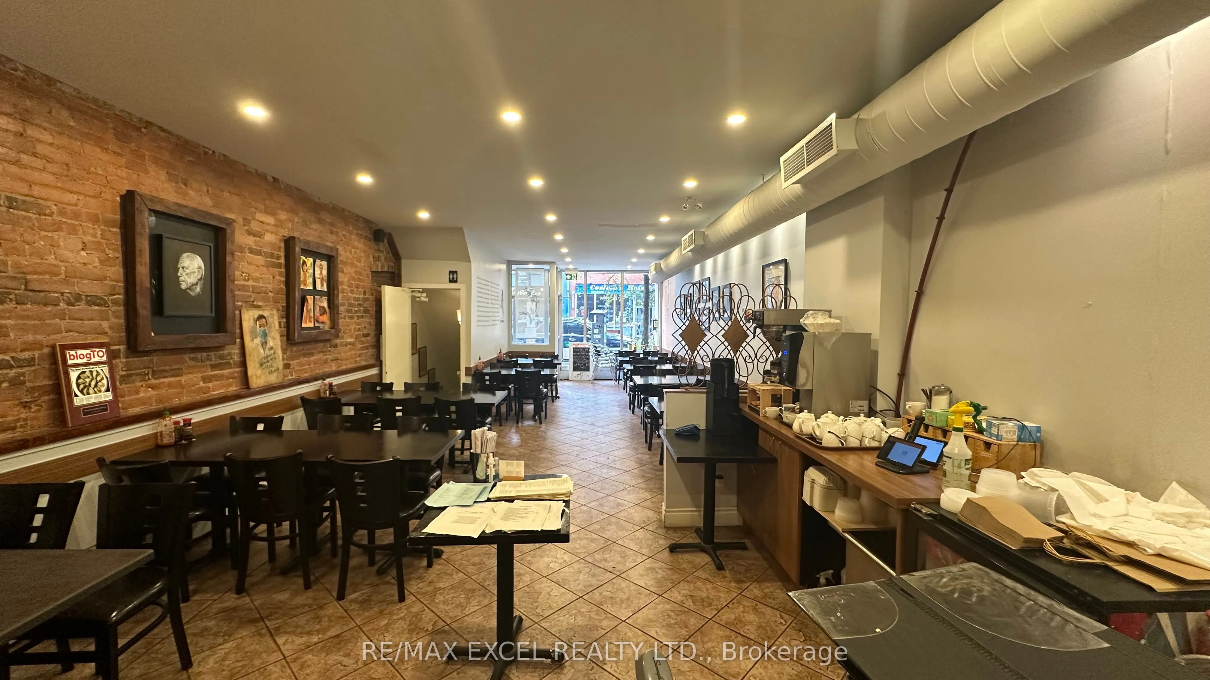 2904 DUNDAS Street W