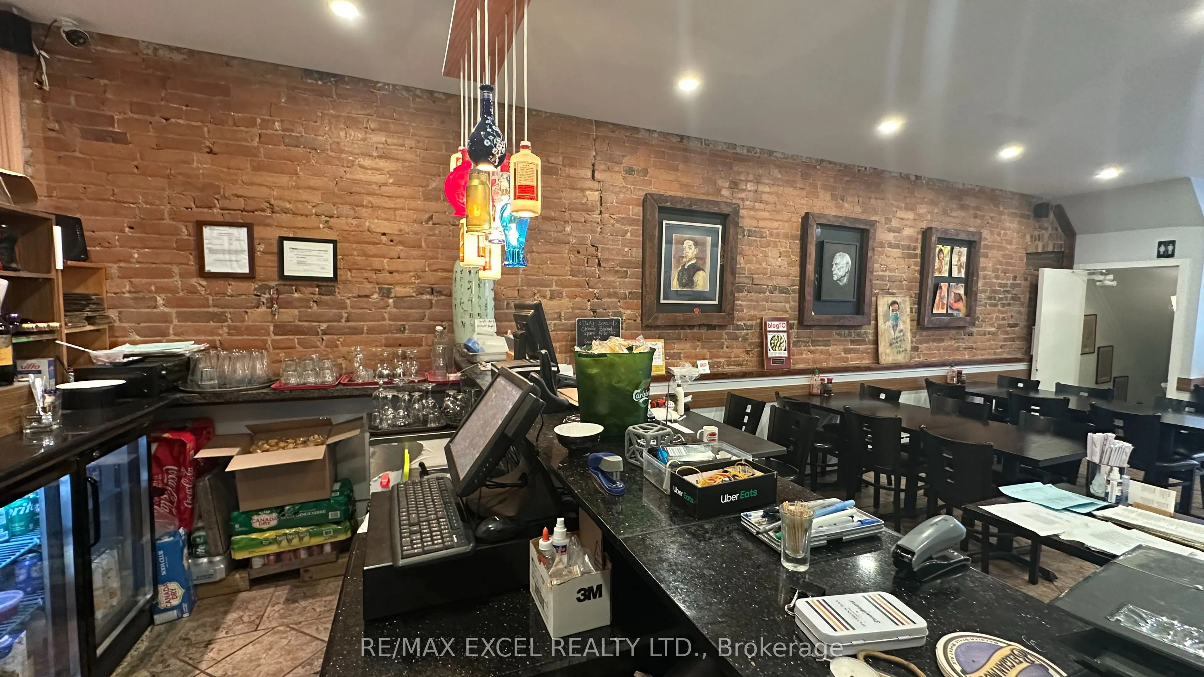 2904 DUNDAS Street W