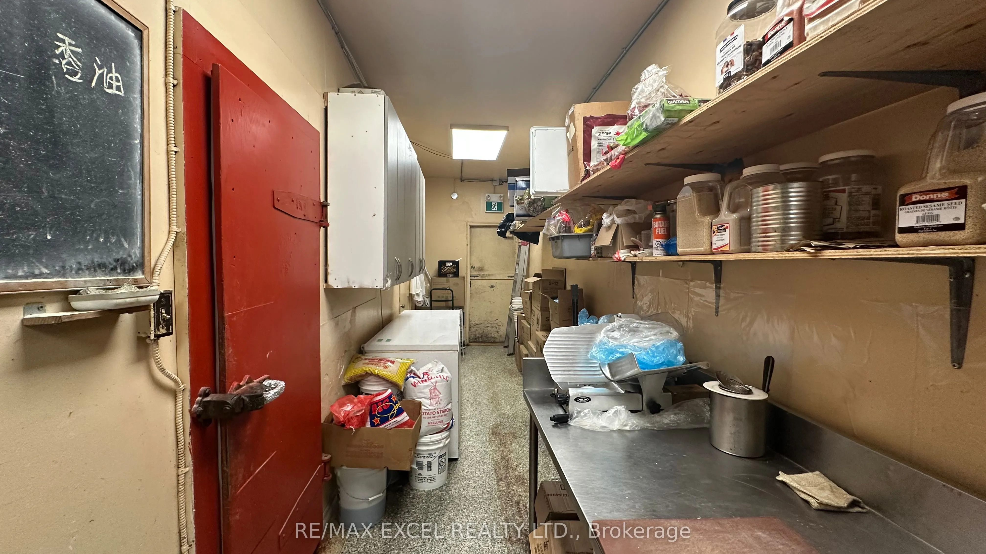2904 DUNDAS Street W