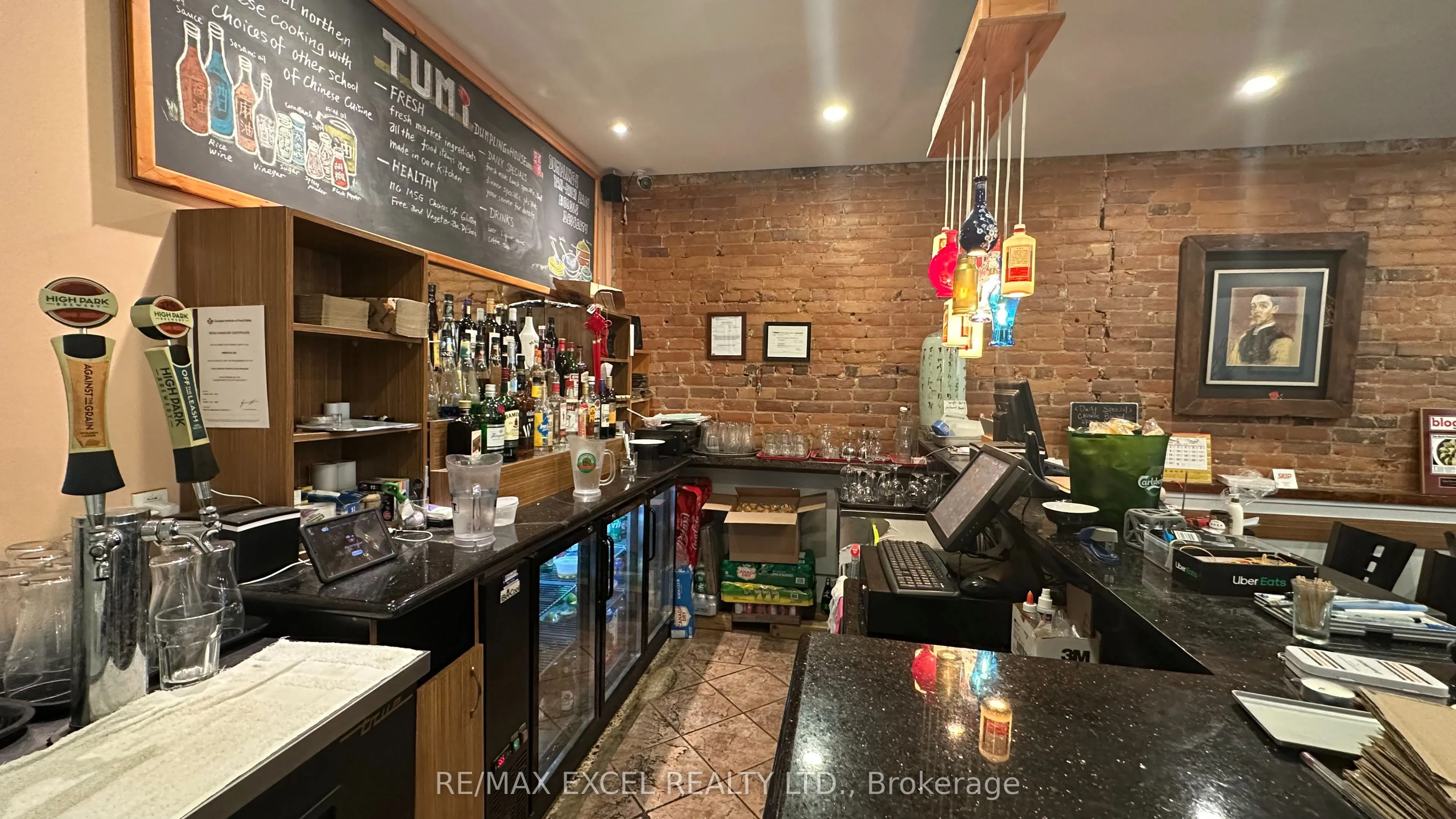 2904 DUNDAS Street W