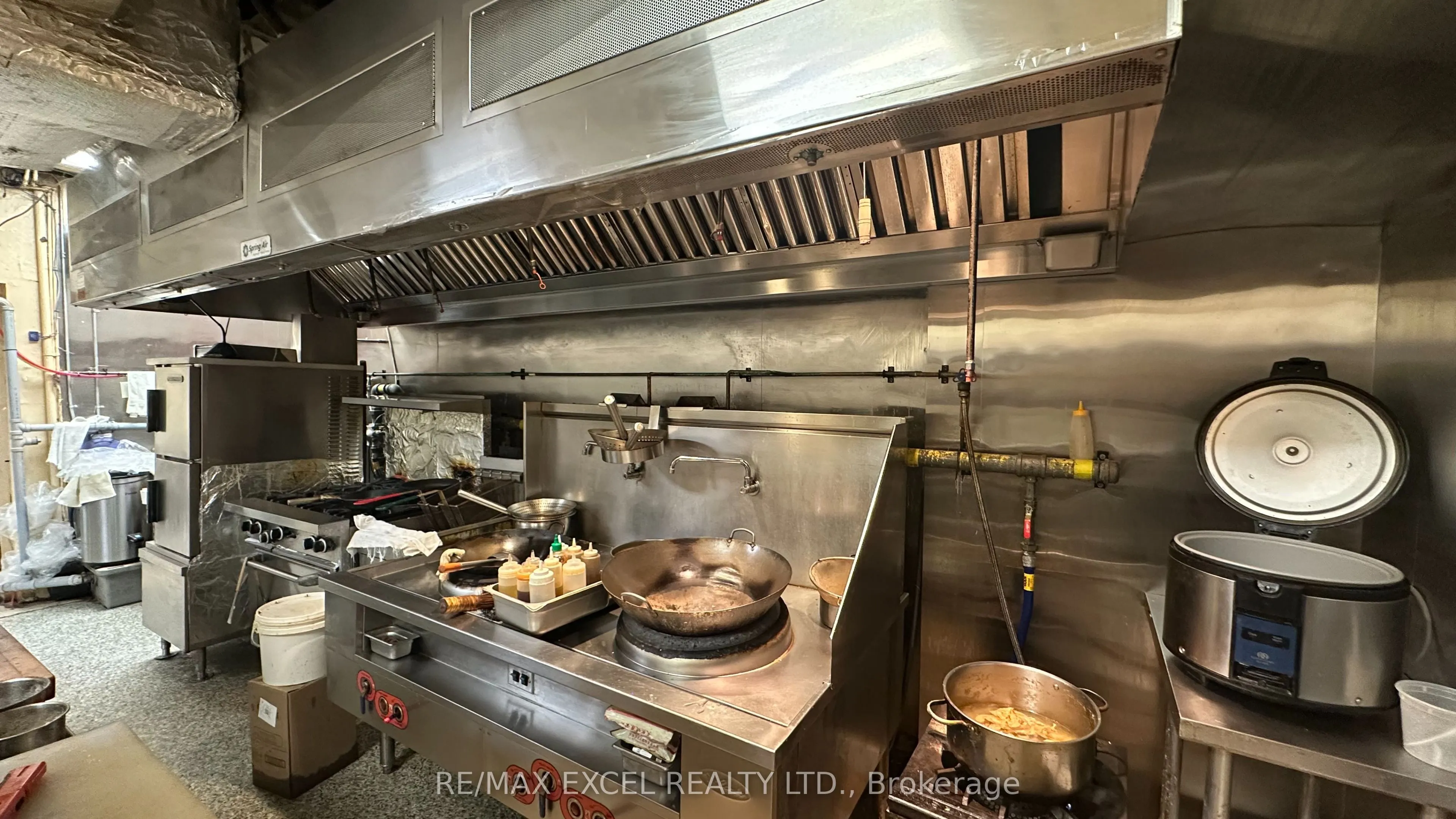 2904 DUNDAS Street W