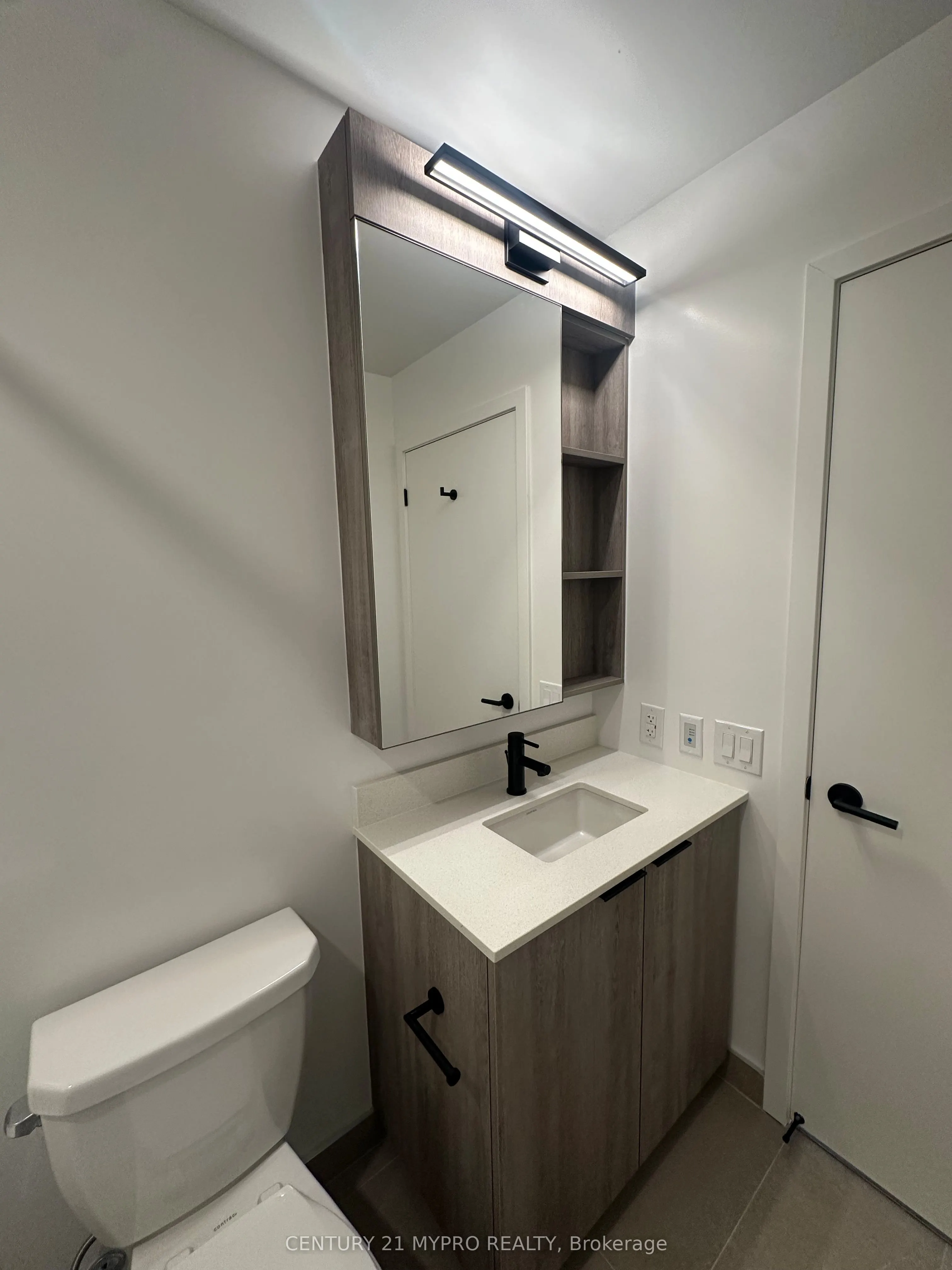 2495 Eglinton Avenue W, #808