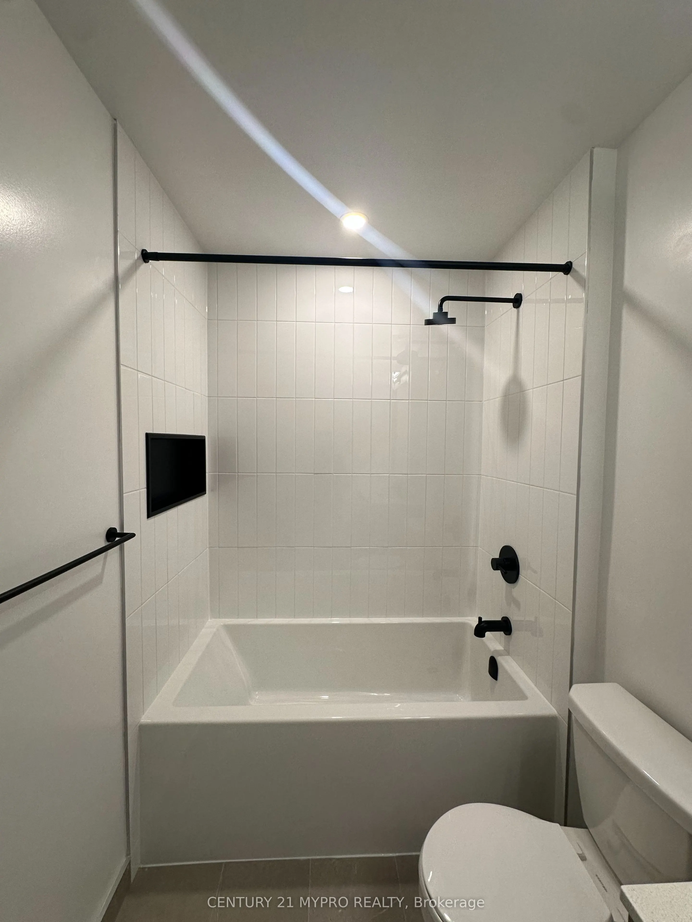 2495 Eglinton Avenue W, #808