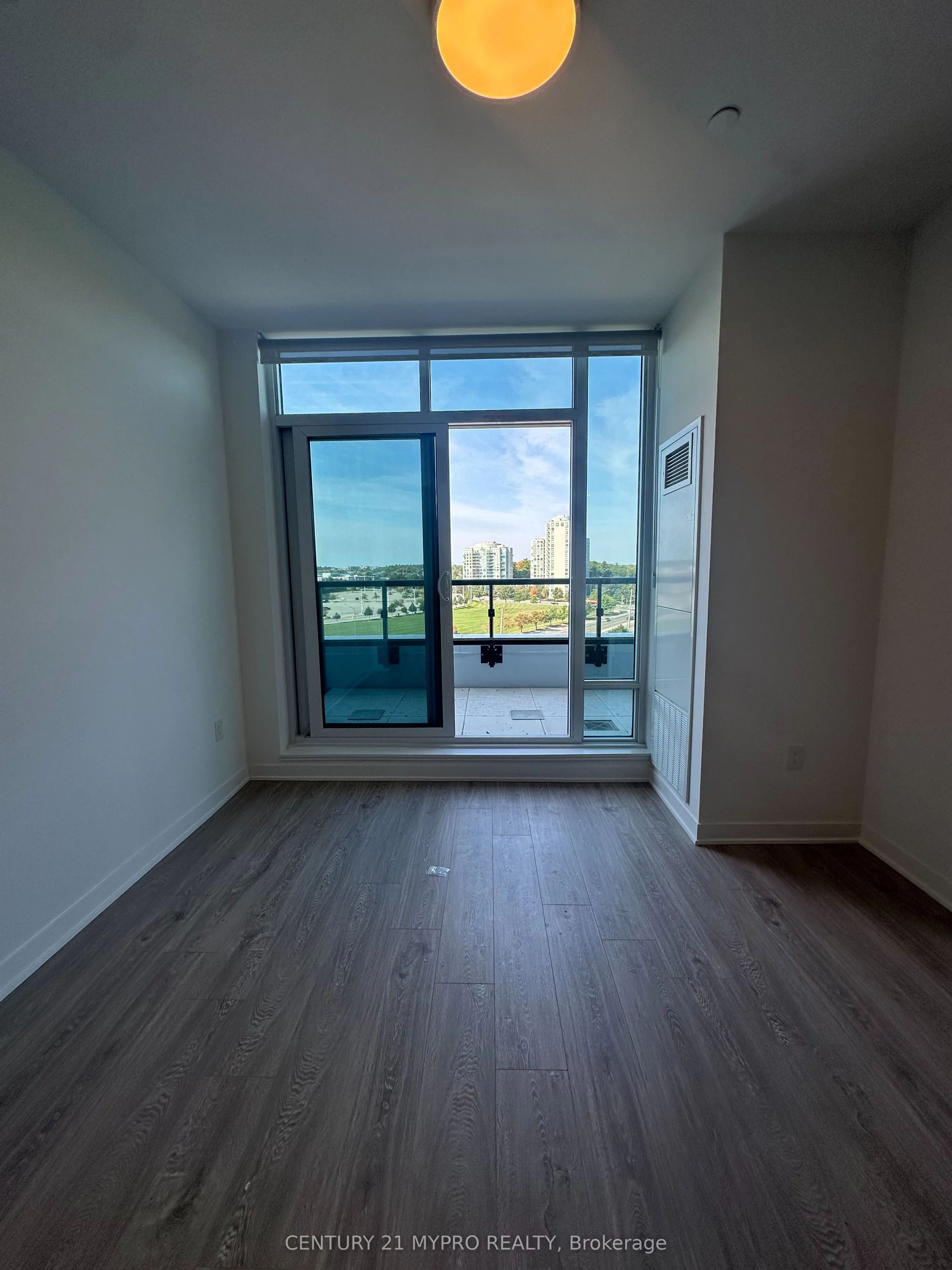 2495 Eglinton Avenue W, #808