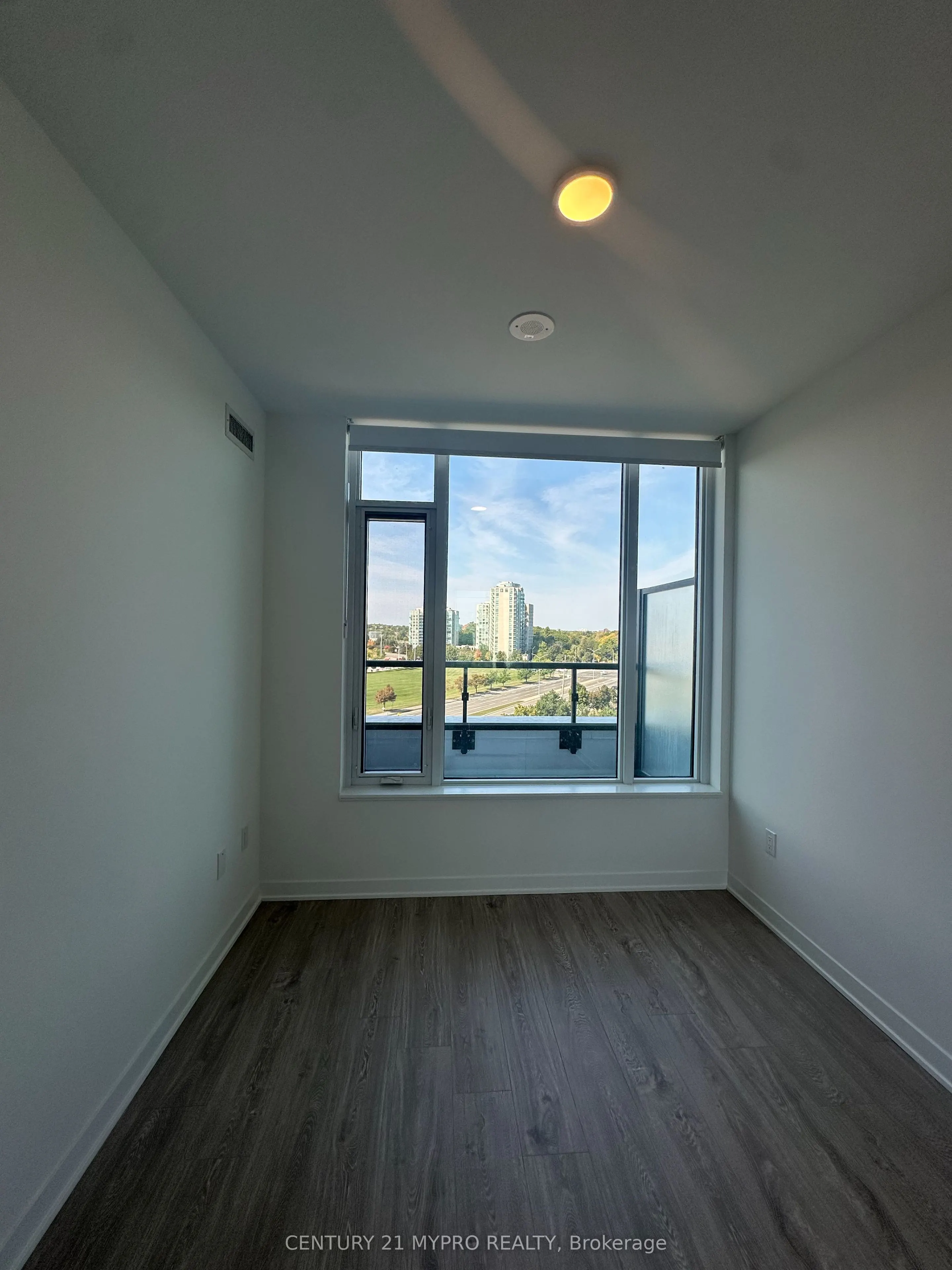 2495 Eglinton Avenue W, #808