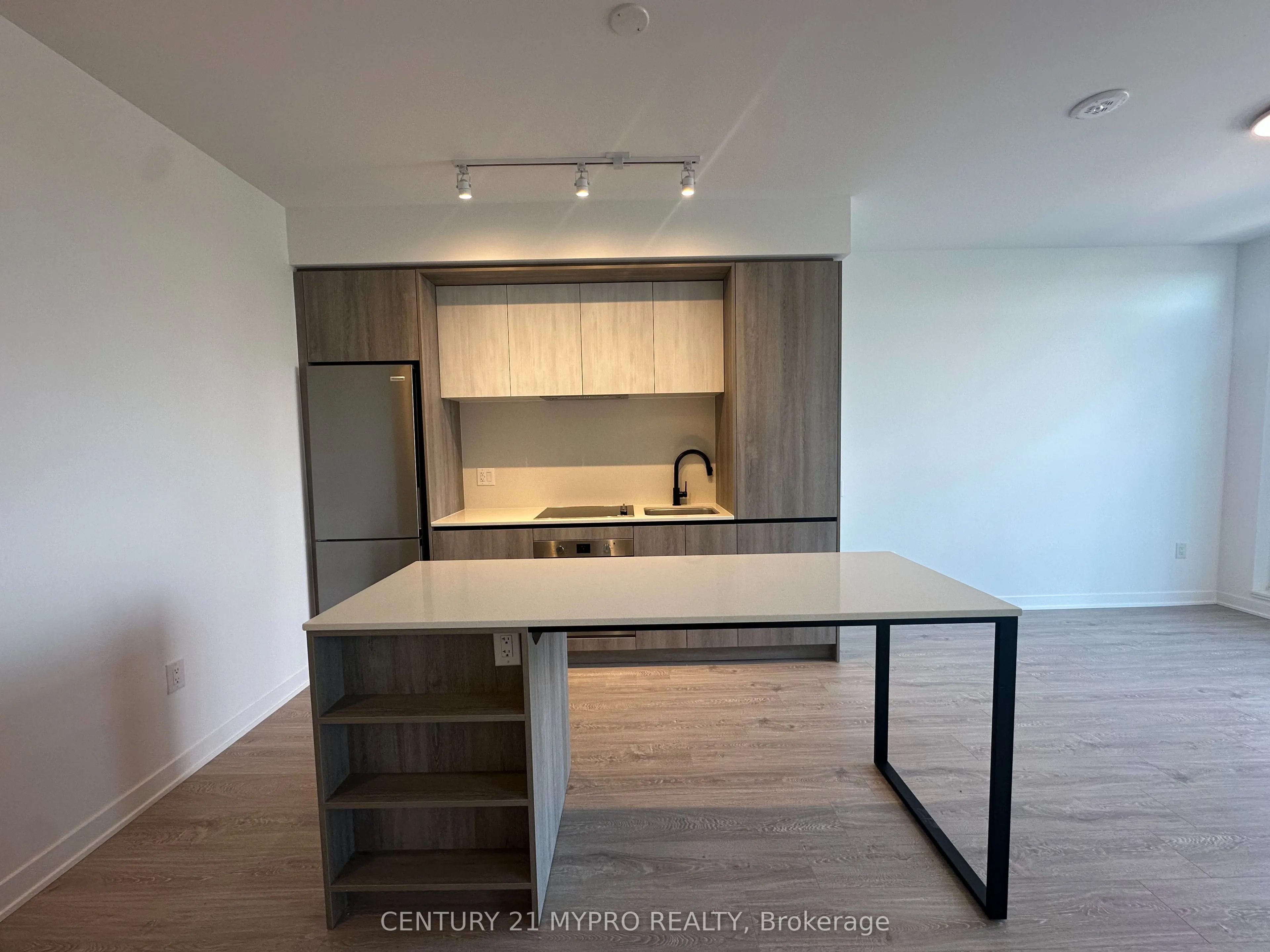 2495 Eglinton Avenue W, #808
