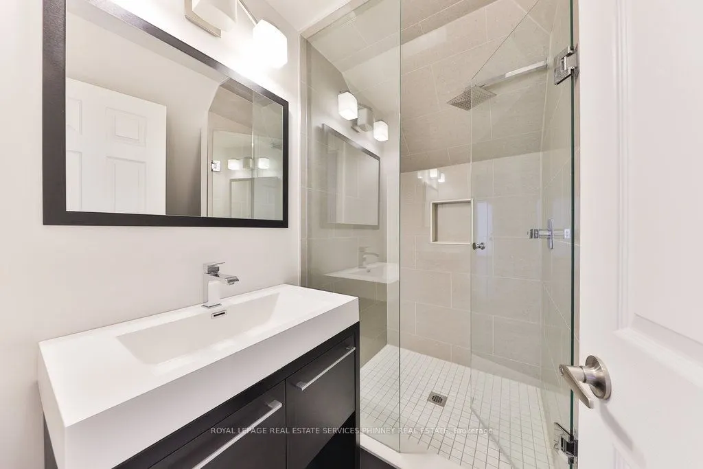 15 Mississauga Road S, #Upper