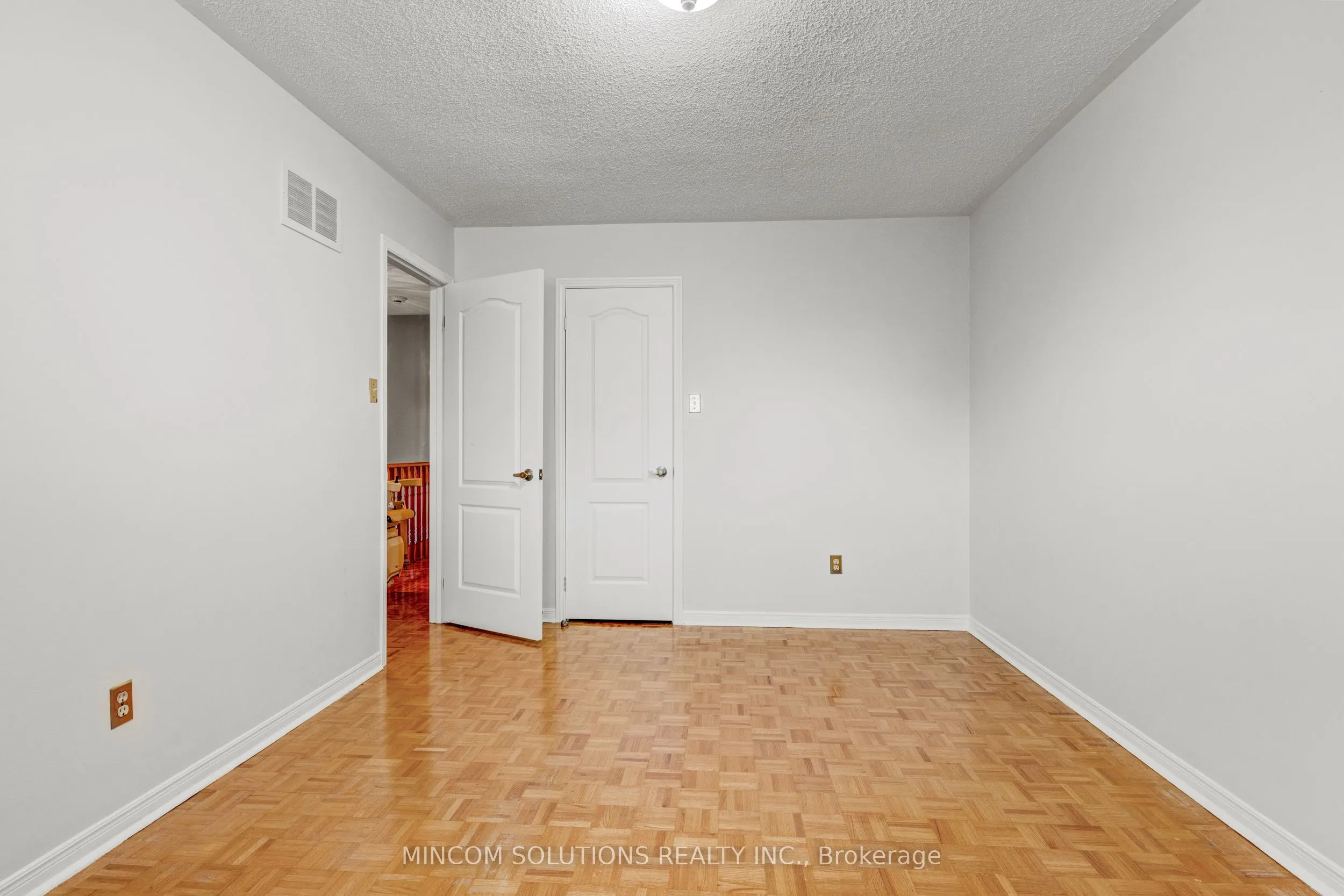 2394 Credit Valley Road E