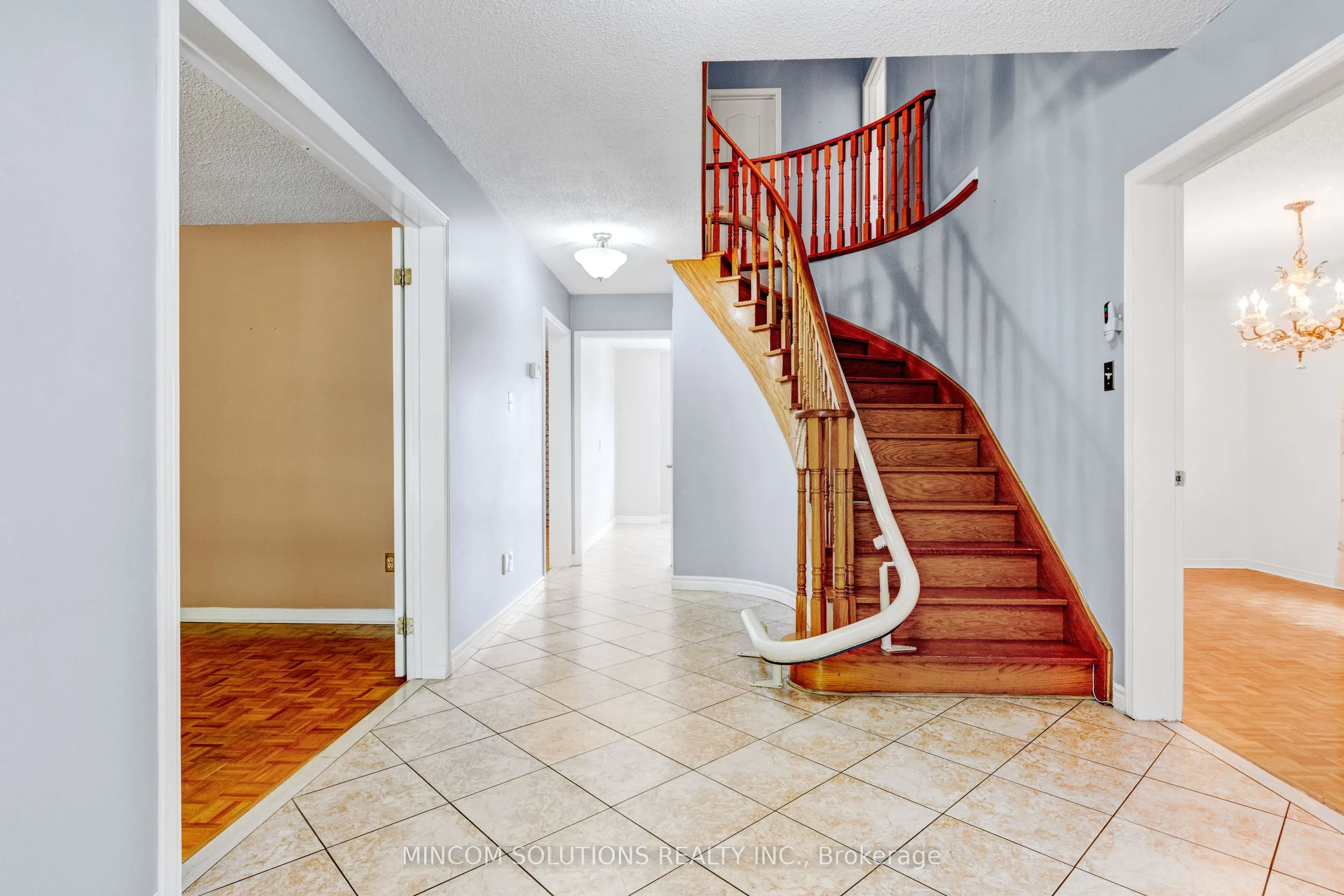 2394 Credit Valley Road E