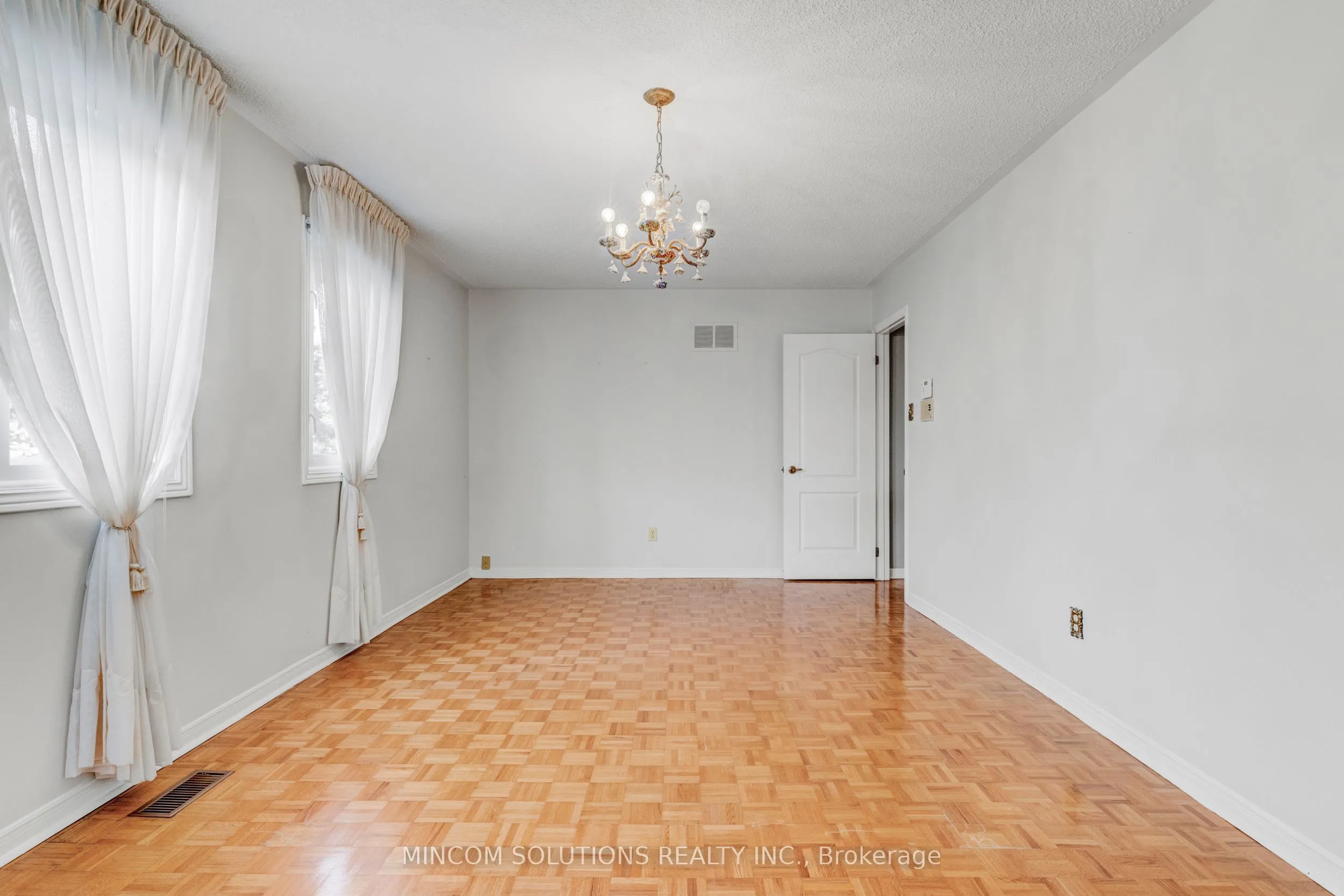 2394 Credit Valley Road E