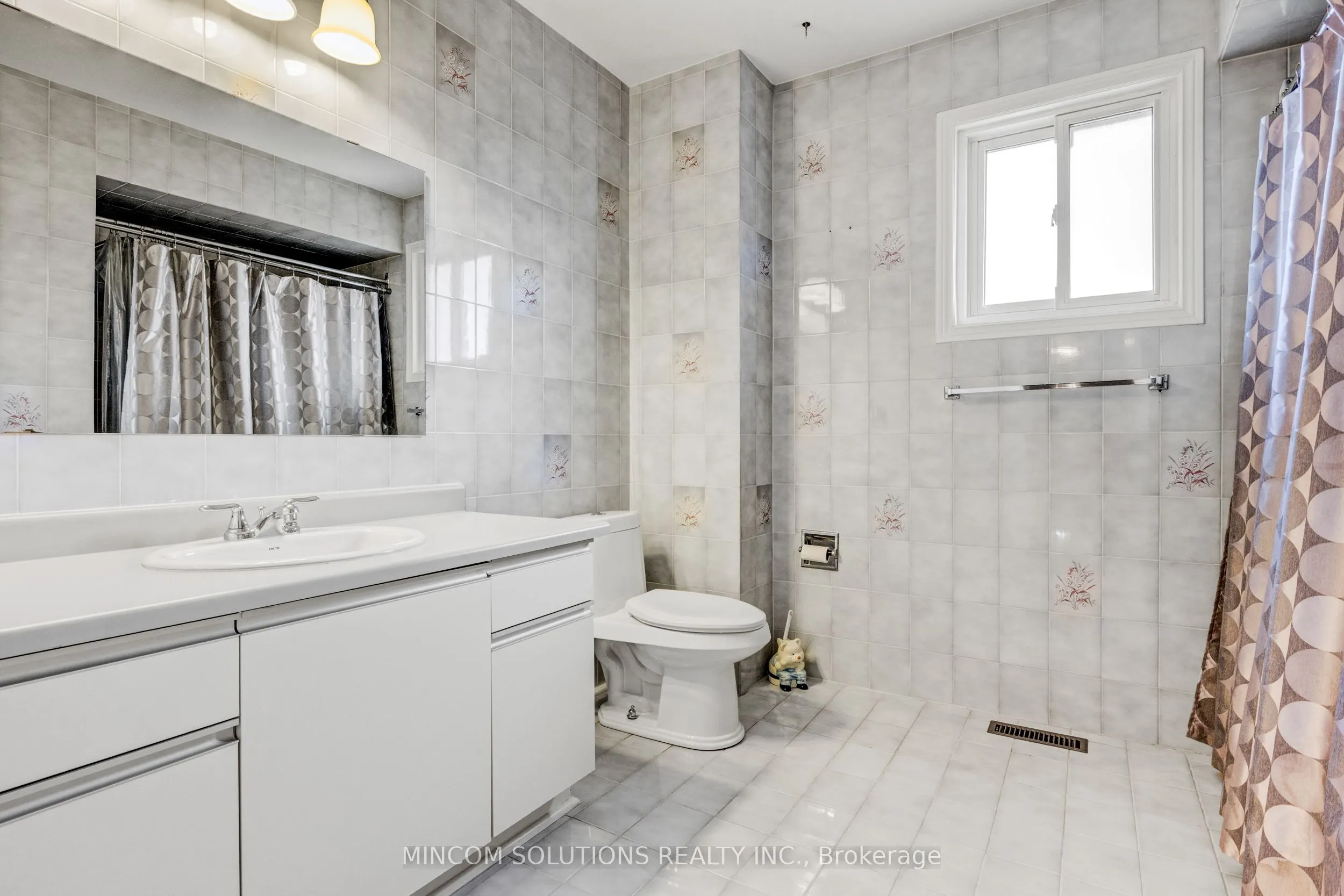 2394 Credit Valley Road E