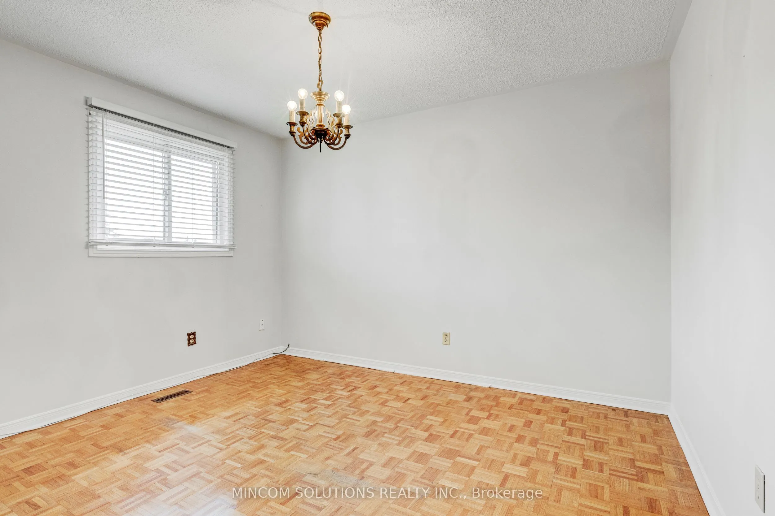 2394 Credit Valley Road E