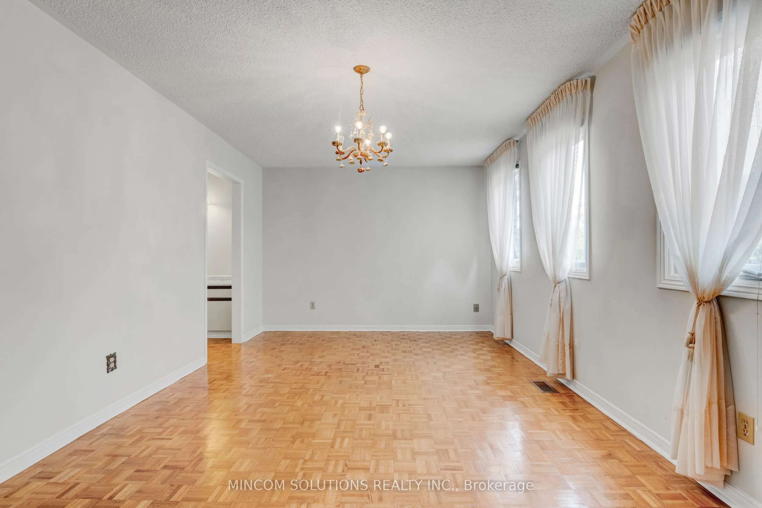 2394 Credit Valley Road E